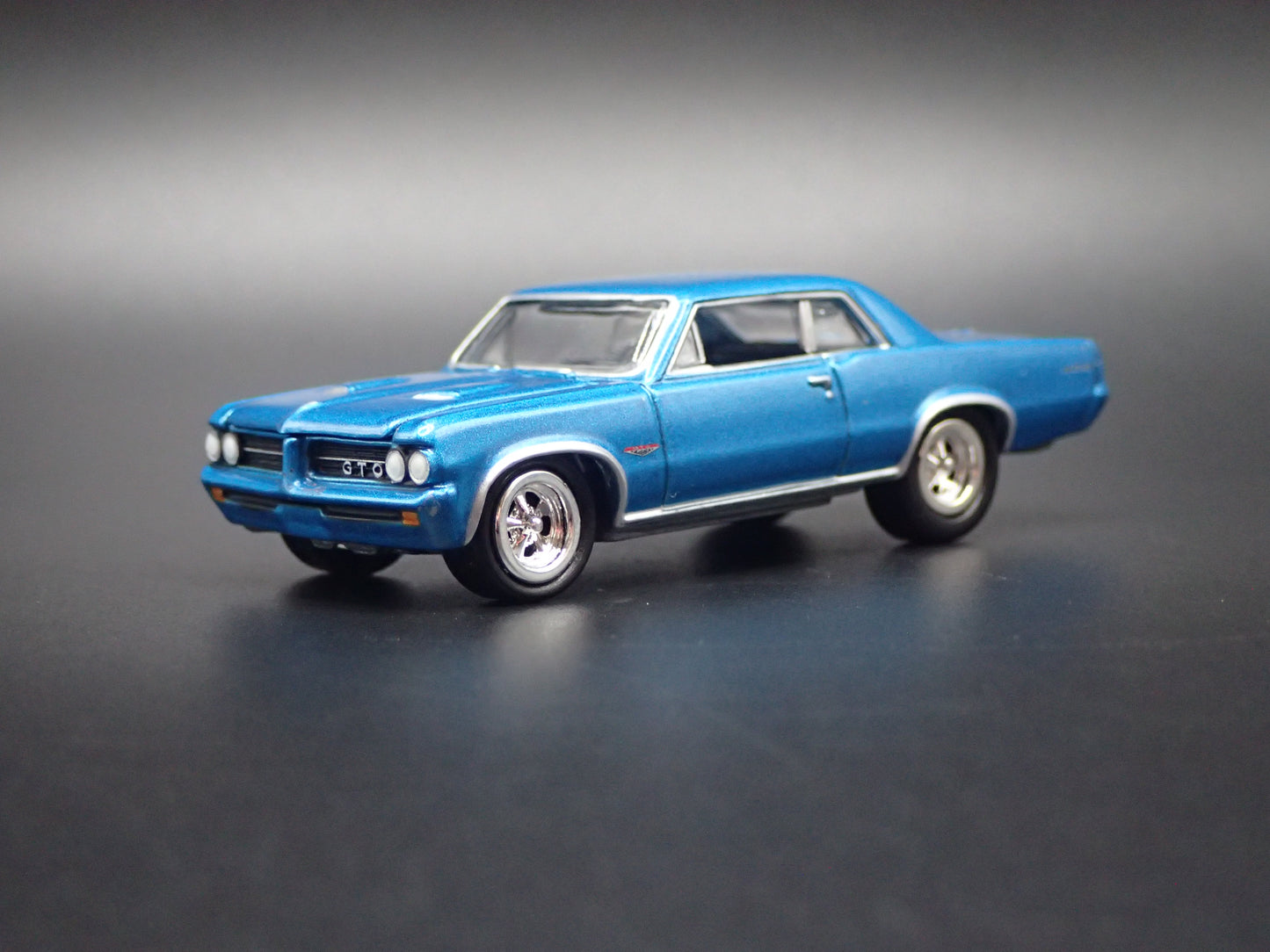 1964 64 PONTIAC GTO TEAL RARE 1/64 SCALE COLLECTIBLE DIORAMA DIECAST MODEL CAR