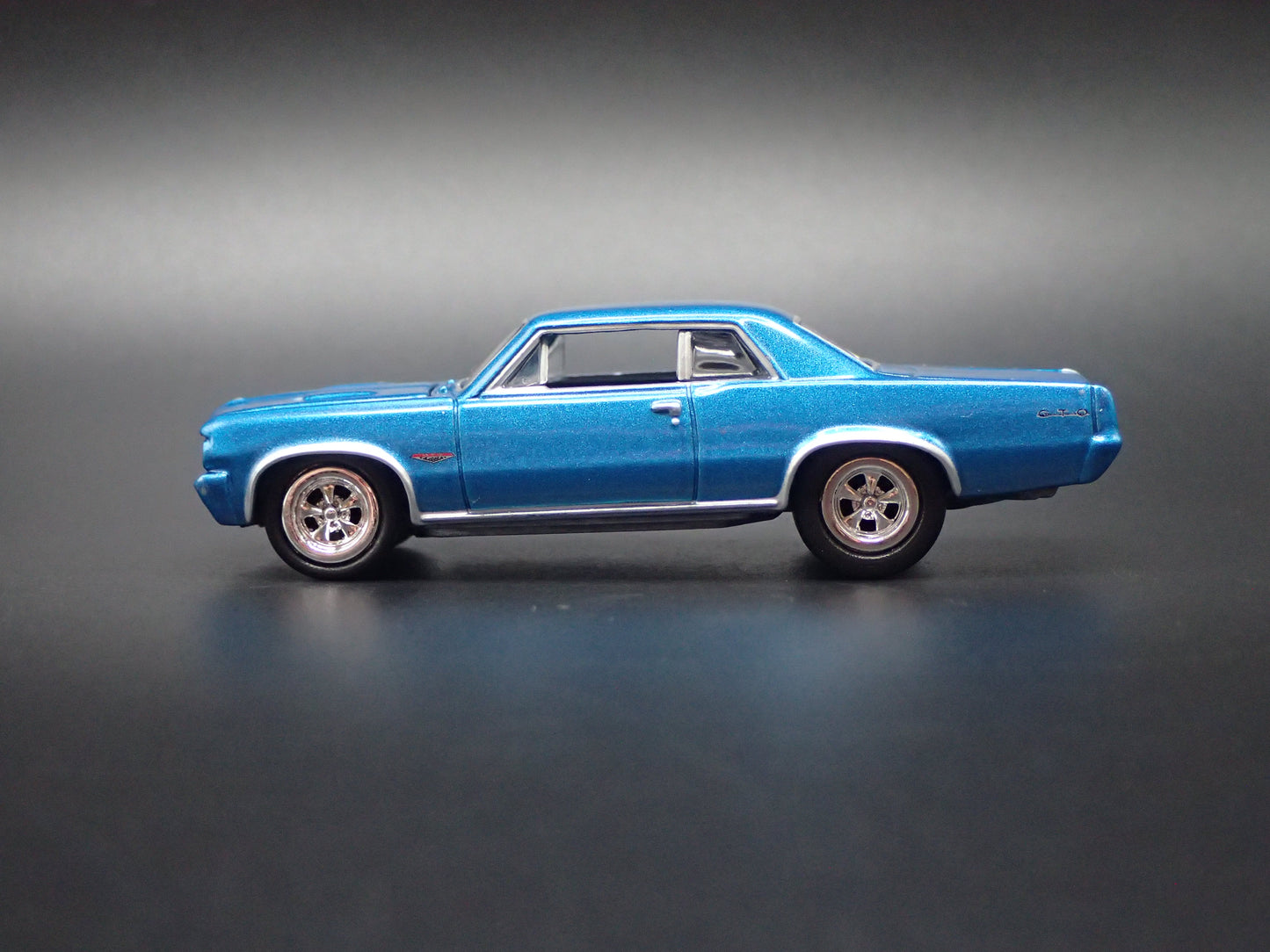 1964 64 PONTIAC GTO TEAL RARE 1/64 SCALE COLLECTIBLE DIORAMA DIECAST MODEL CAR