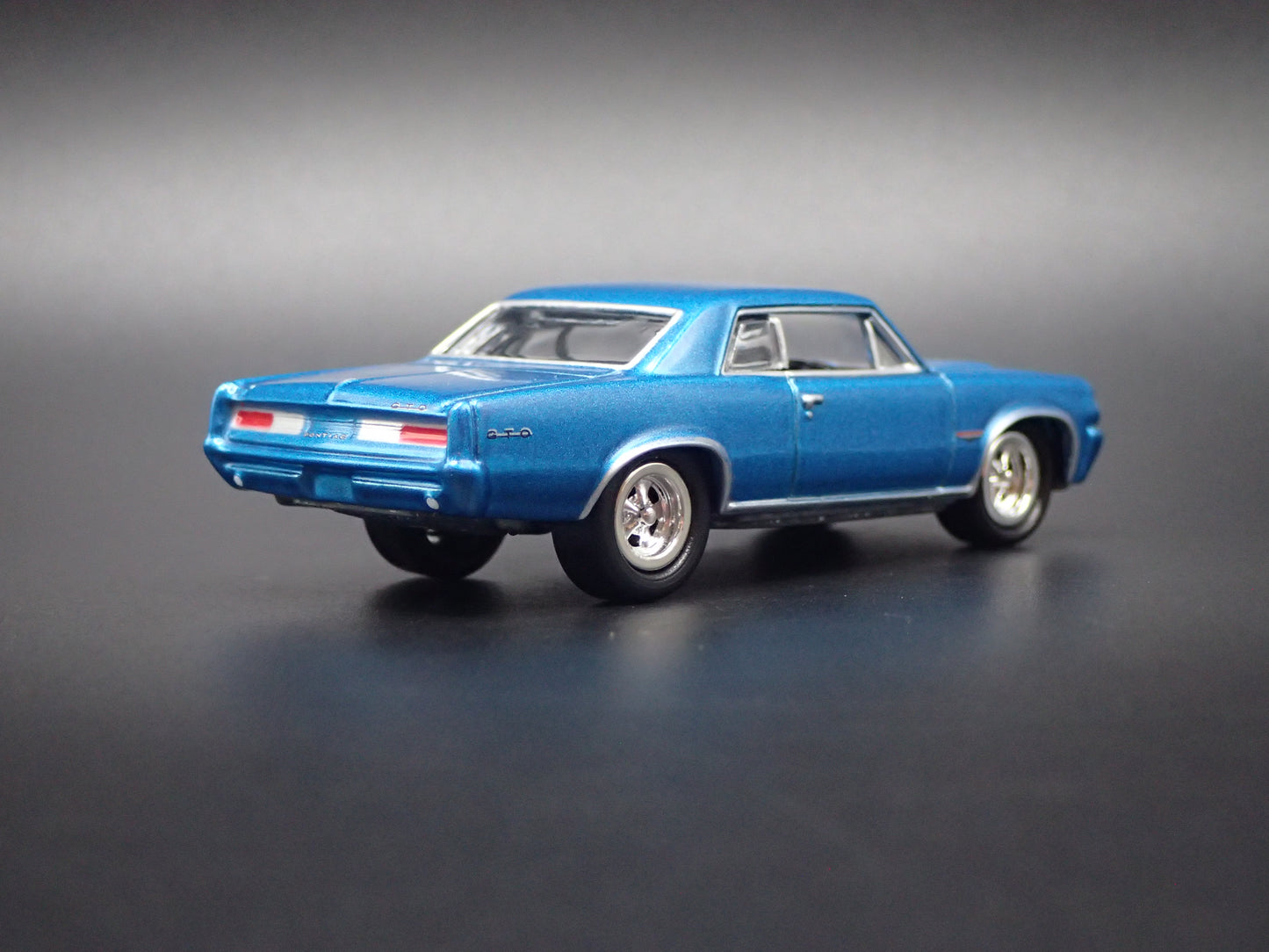 1964 64 PONTIAC GTO TEAL RARE 1/64 SCALE COLLECTIBLE DIORAMA DIECAST MODEL CAR