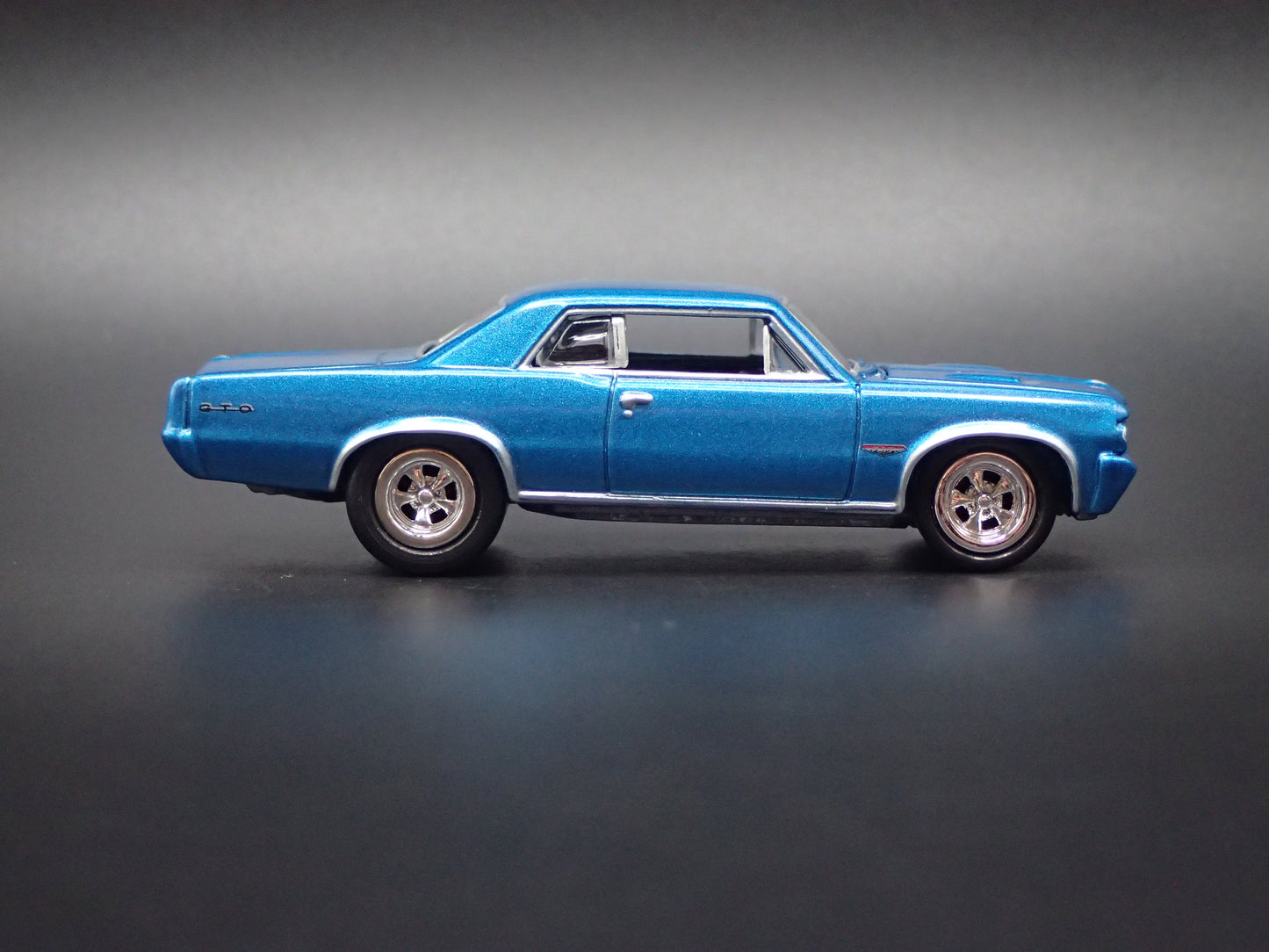 1964 64 PONTIAC GTO TEAL RARE 1/64 SCALE COLLECTIBLE DIORAMA DIECAST MODEL CAR