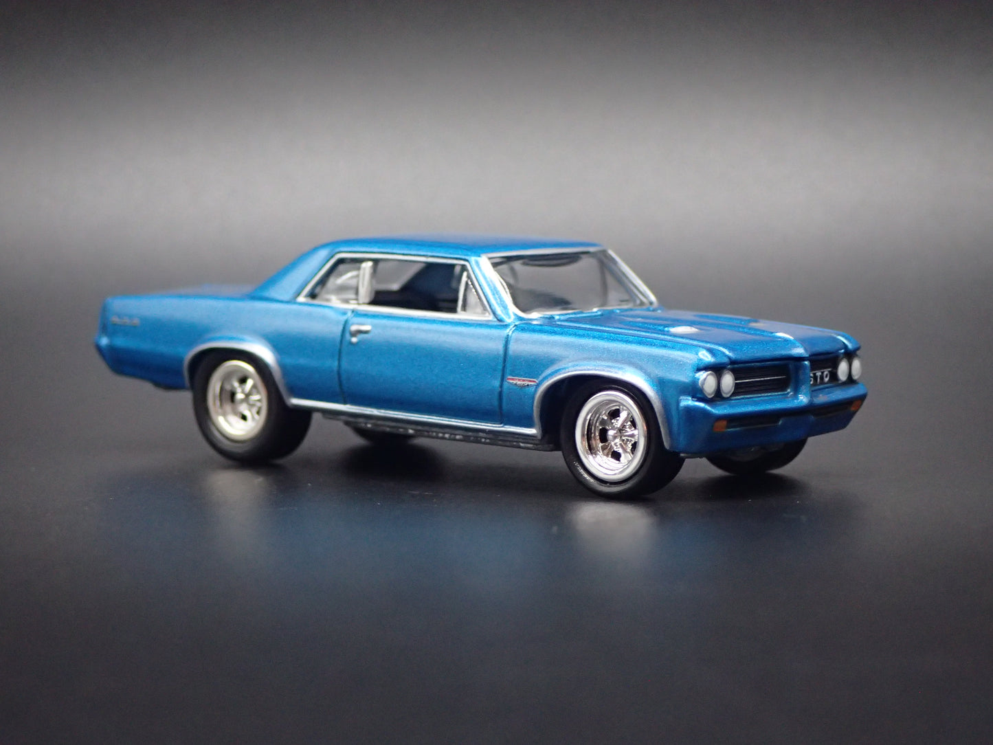 1964 64 PONTIAC GTO TEAL RARE 1/64 SCALE COLLECTIBLE DIORAMA DIECAST MODEL CAR