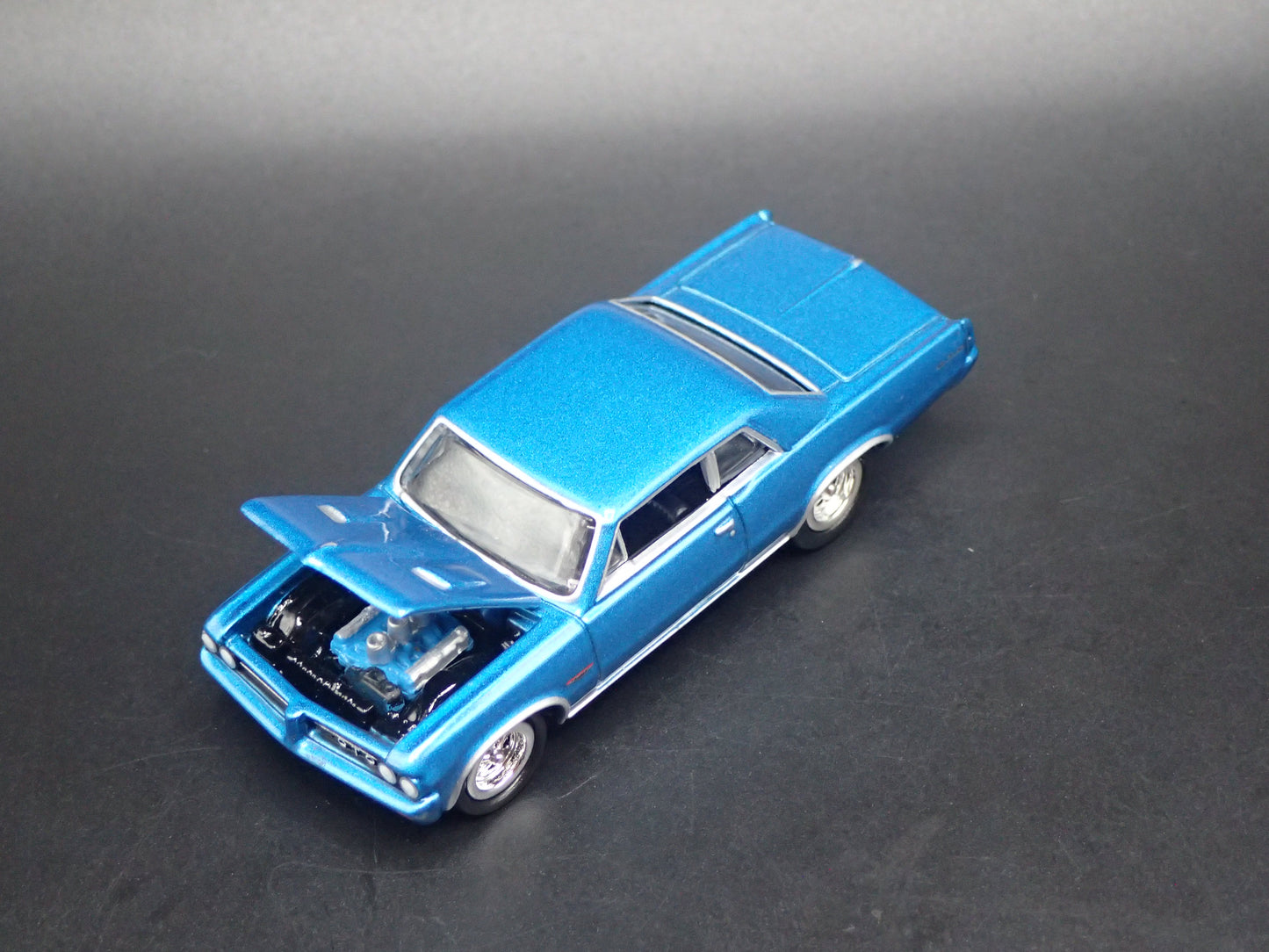 1964 64 PONTIAC GTO TEAL RARE 1/64 SCALE COLLECTIBLE DIORAMA DIECAST MODEL CAR