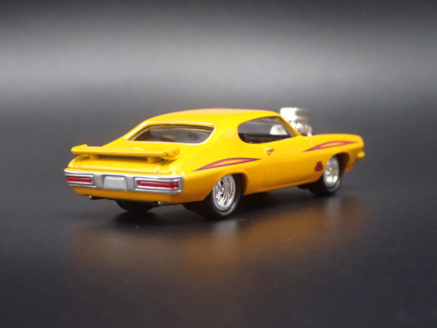 1971 71 PONTIAC GTO JUDGE YELLOW 1/64 SCALE COLLECTIBLE DIECAST MODEL CAR