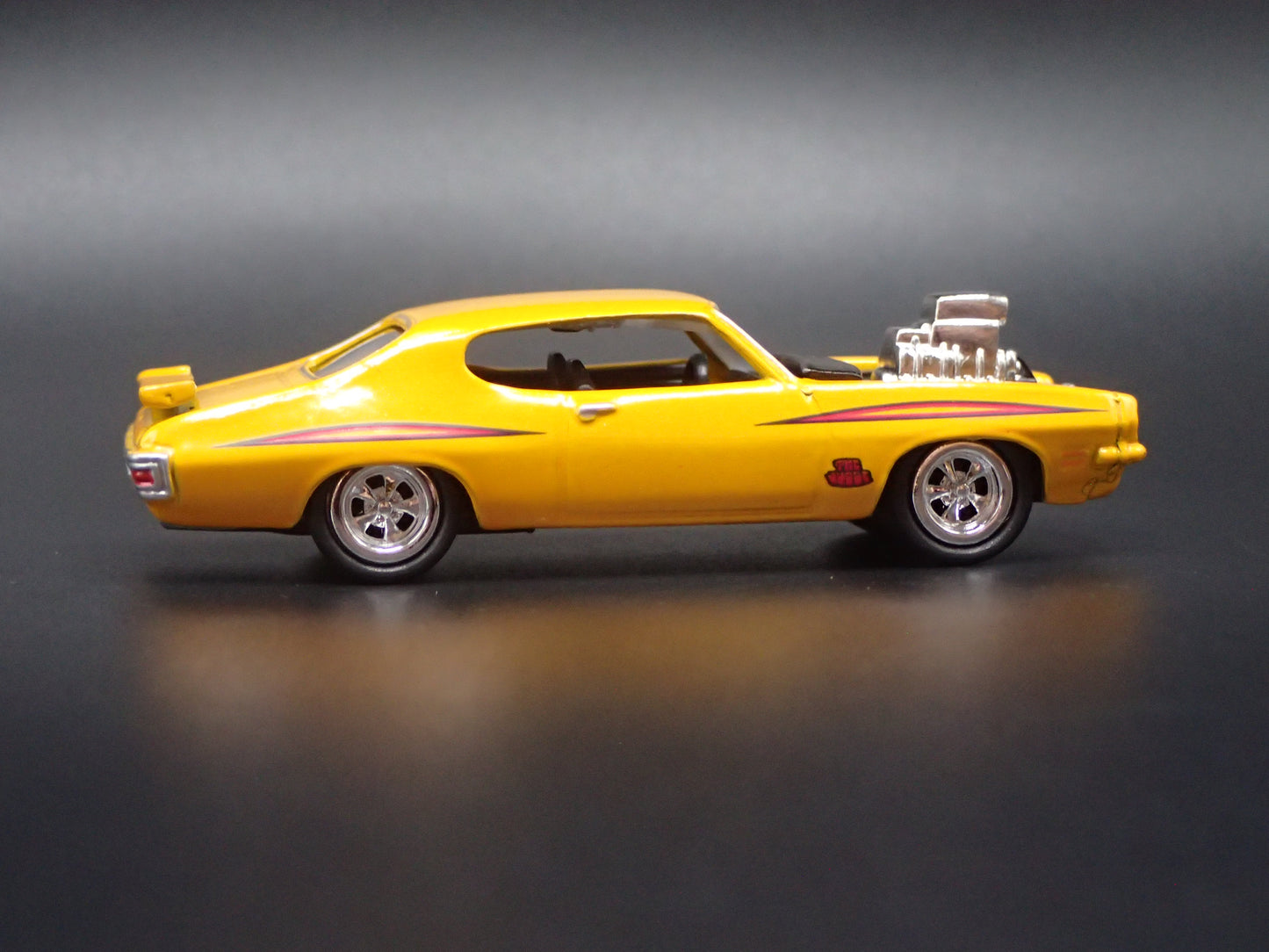 1971 71 PONTIAC GTO JUDGE YELLOW 1/64 SCALE COLLECTIBLE DIECAST MODEL CAR