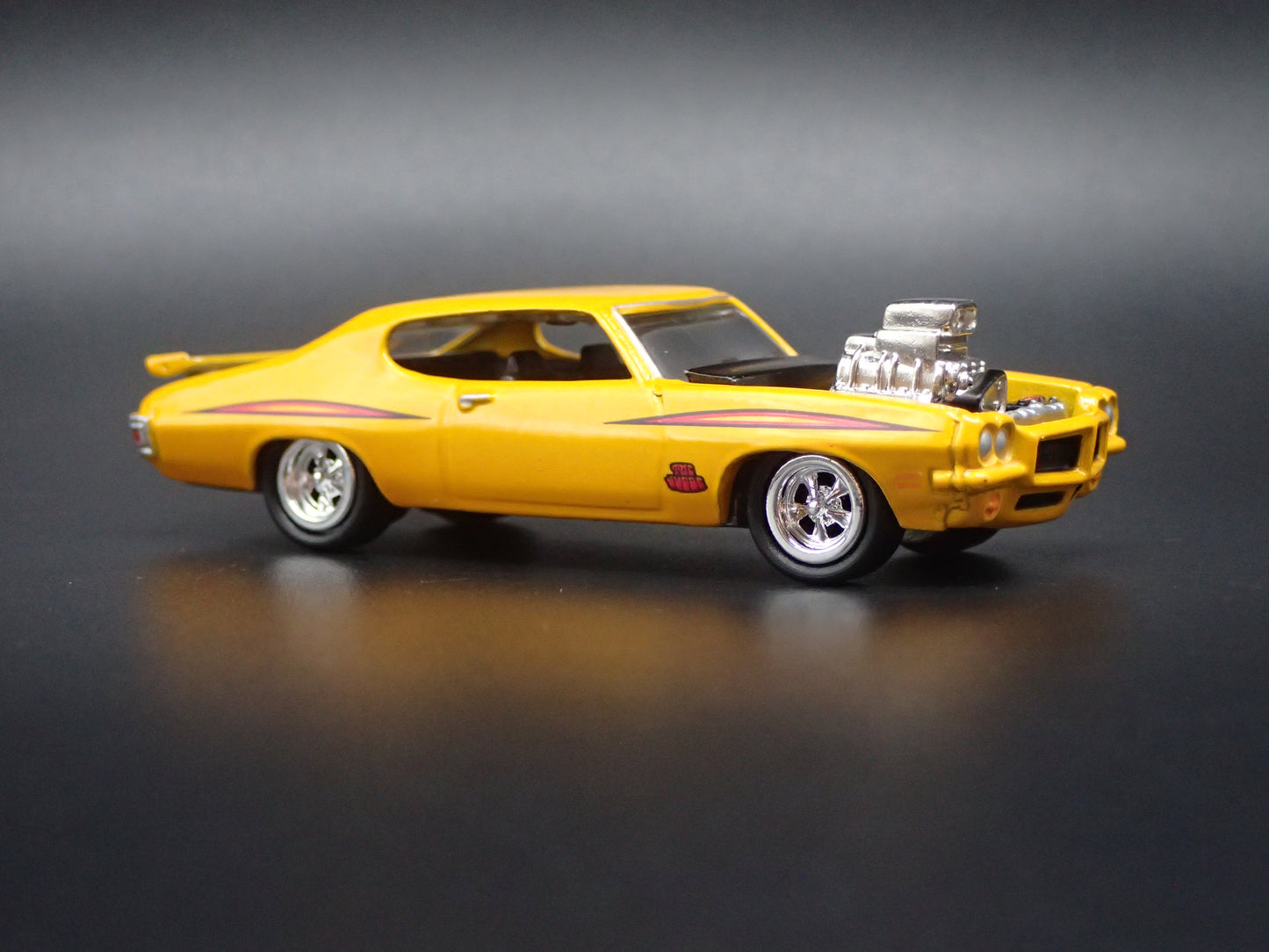 1971 71 PONTIAC GTO JUDGE YELLOW 1/64 SCALE COLLECTIBLE DIECAST MODEL CAR