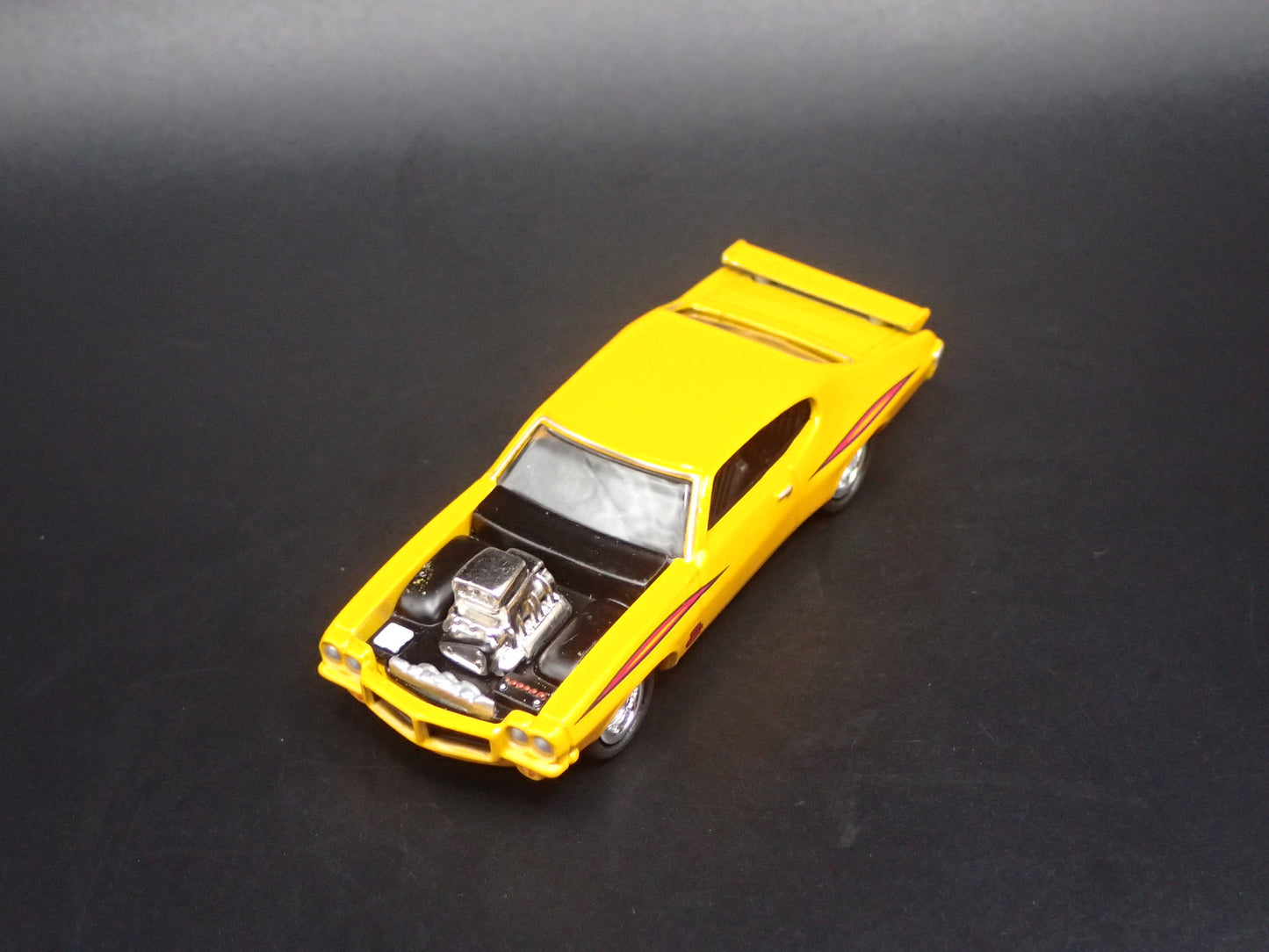 1971 71 PONTIAC GTO JUDGE YELLOW 1/64 SCALE COLLECTIBLE DIECAST MODEL CAR