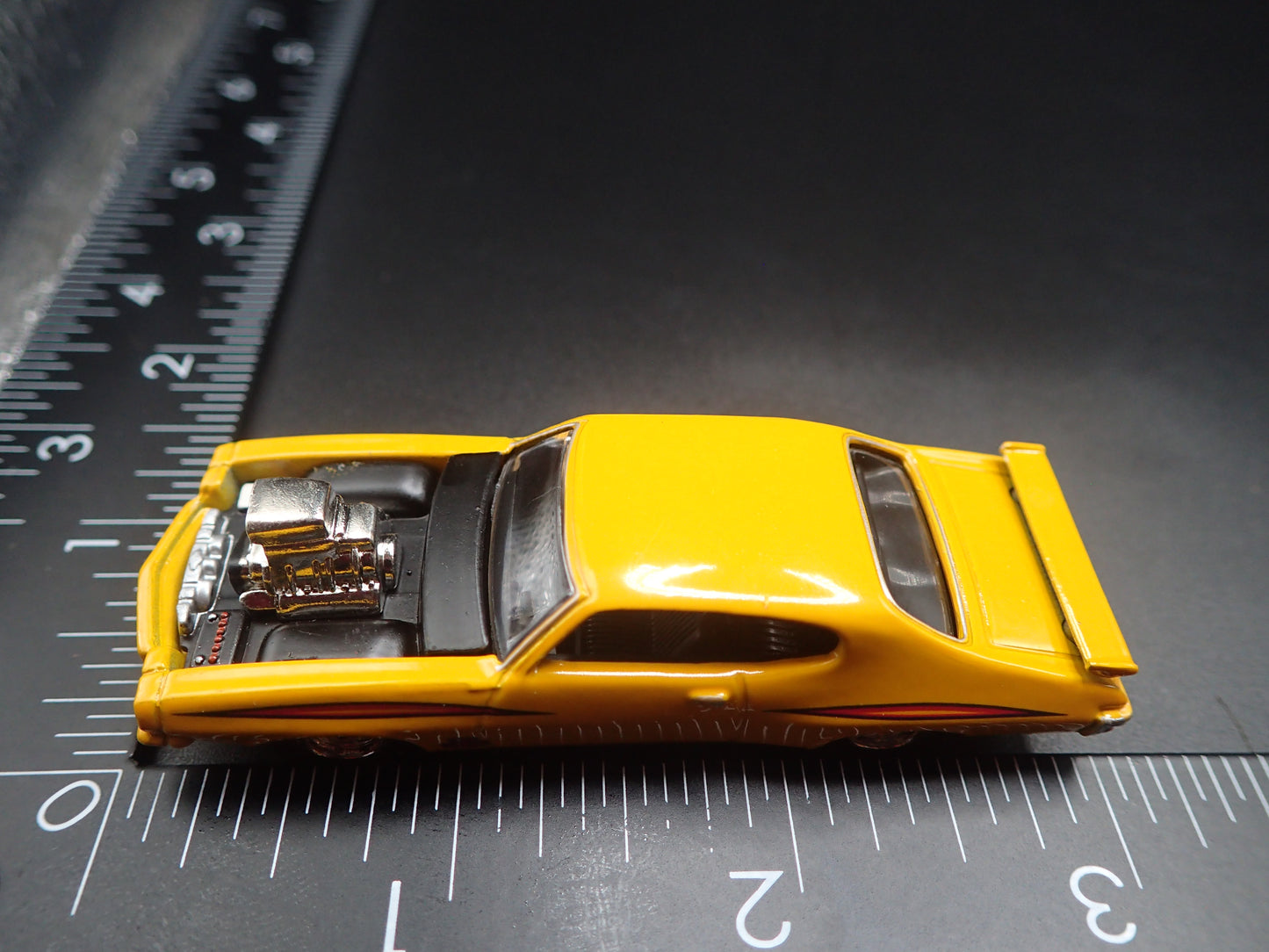 1971 71 PONTIAC GTO JUDGE YELLOW 1/64 SCALE COLLECTIBLE DIECAST MODEL CAR