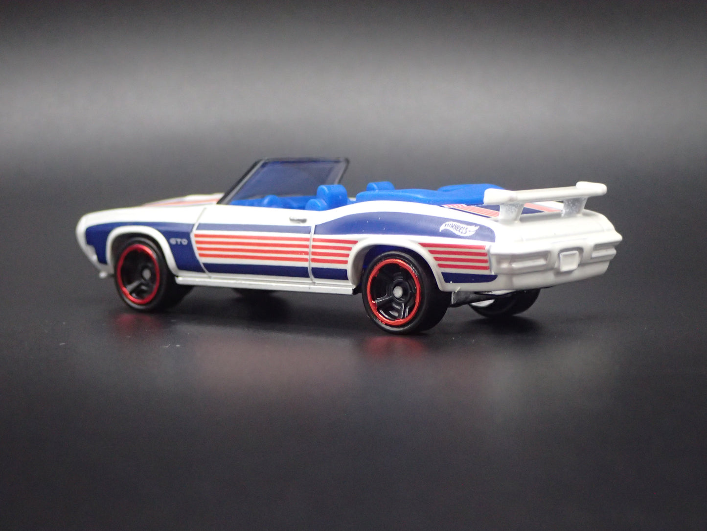 1970 70 PONTIAC GTO CONVERTIBLE 1/64 SCALE COLLECTIBLE DIORAMA DIECAST MODEL CAR