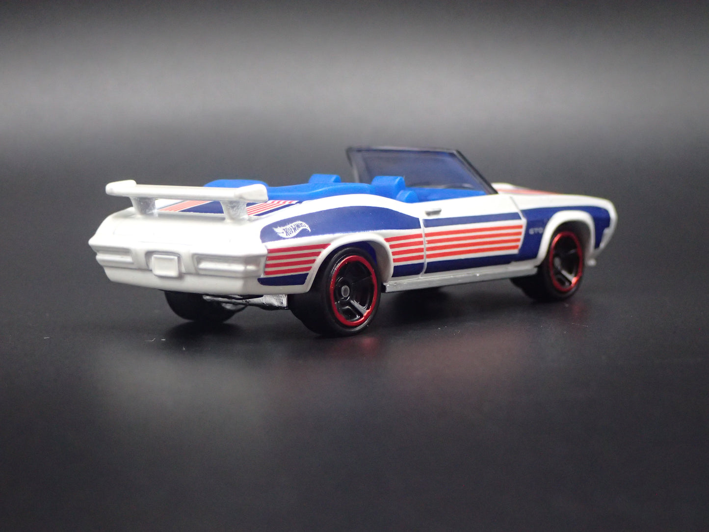 1970 70 PONTIAC GTO CONVERTIBLE 1/64 SCALE COLLECTIBLE DIORAMA DIECAST MODEL CAR