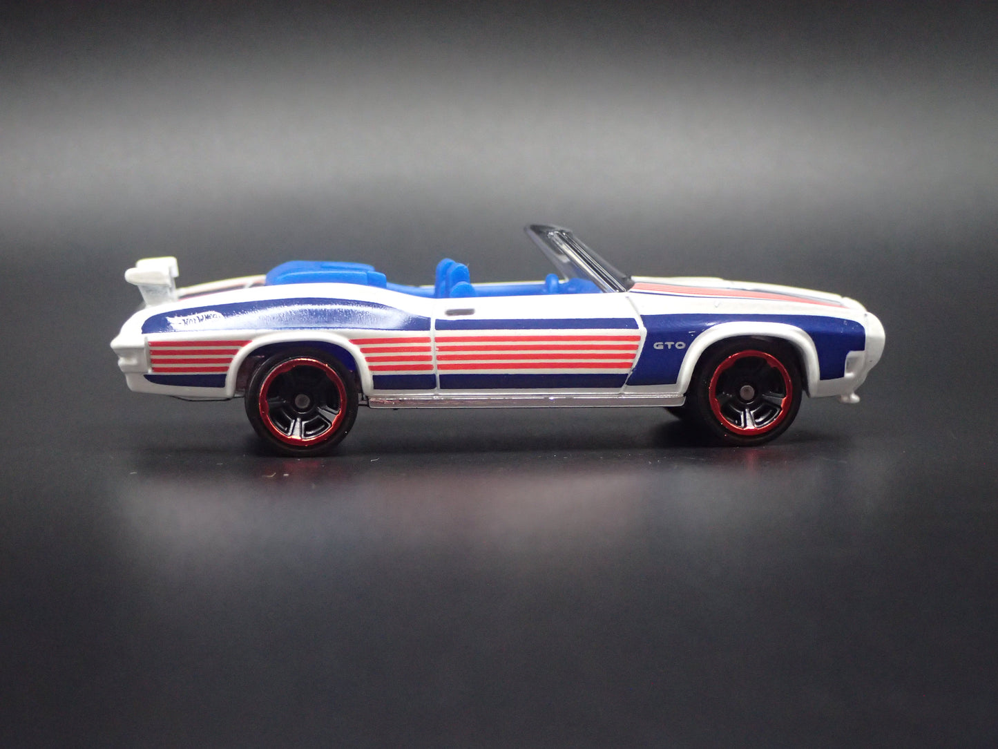 1970 70 PONTIAC GTO CONVERTIBLE 1/64 SCALE COLLECTIBLE DIORAMA DIECAST MODEL CAR