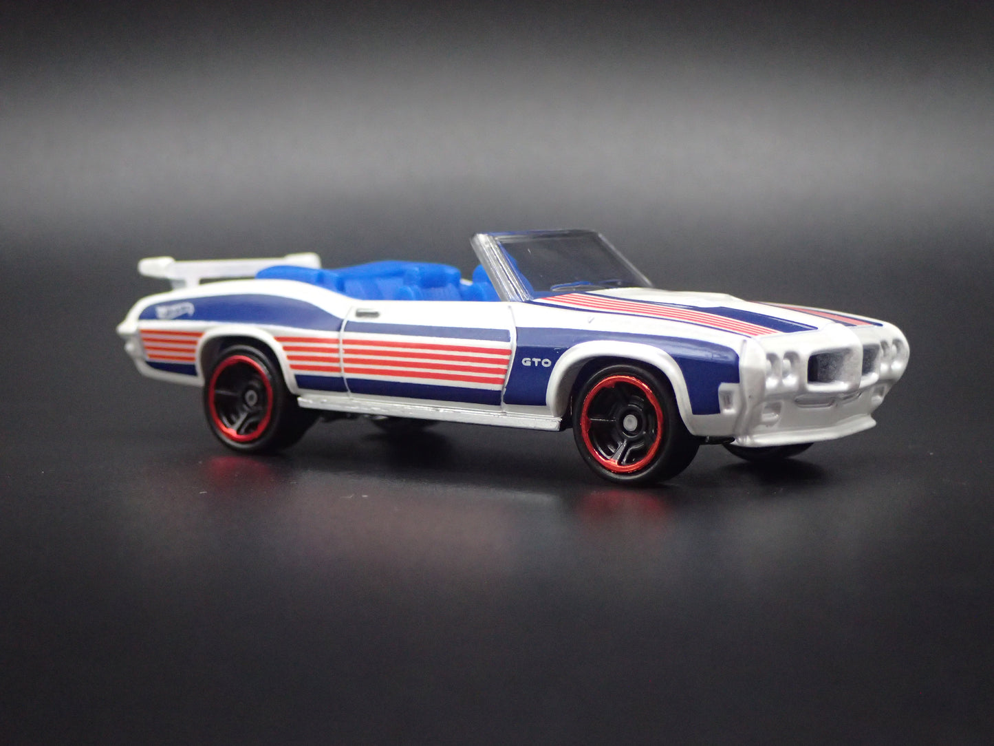 1970 70 PONTIAC GTO CONVERTIBLE 1/64 SCALE COLLECTIBLE DIORAMA DIECAST MODEL CAR