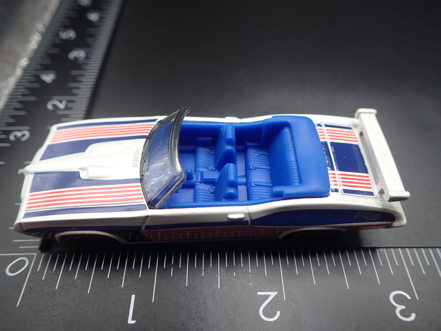 1970 70 PONTIAC GTO CONVERTIBLE 1/64 SCALE COLLECTIBLE DIORAMA DIECAST MODEL CAR