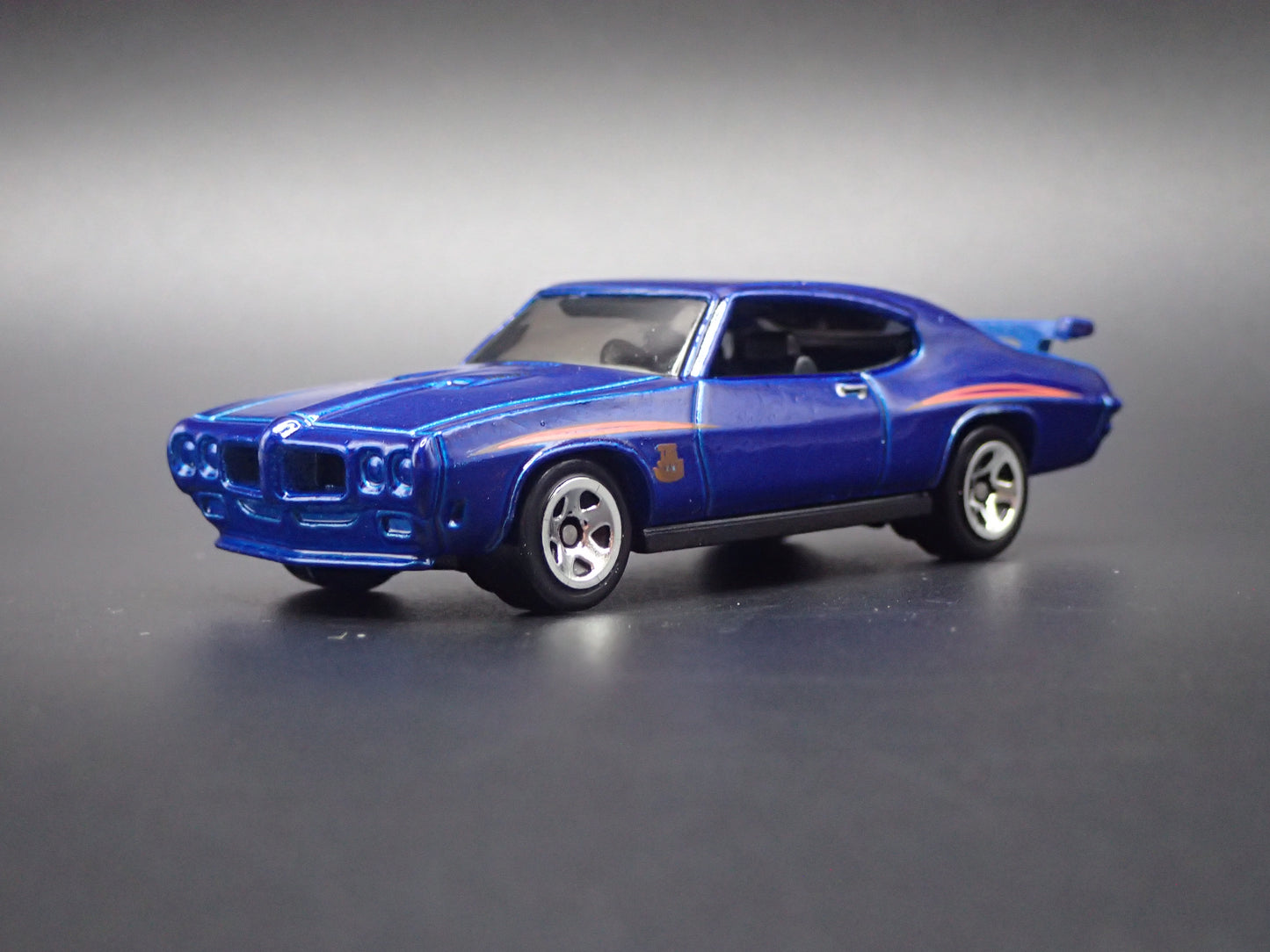 1970 70 PONTIAC GTO JUDGE BLUE 1/64 SCALE COLLECTIBLE DIORAMA DIECAST MODEL CAR