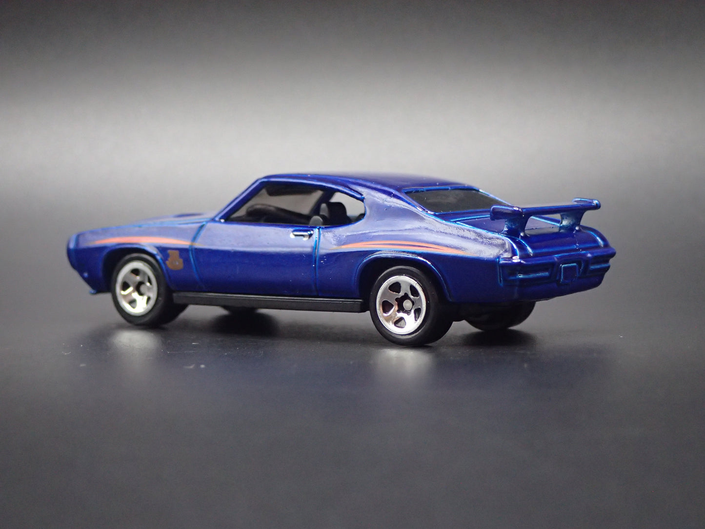 1970 70 PONTIAC GTO JUDGE BLUE 1/64 SCALE COLLECTIBLE DIORAMA DIECAST MODEL CAR