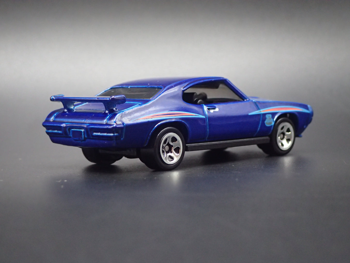 1970 70 PONTIAC GTO JUDGE BLUE 1/64 SCALE COLLECTIBLE DIORAMA DIECAST MODEL CAR