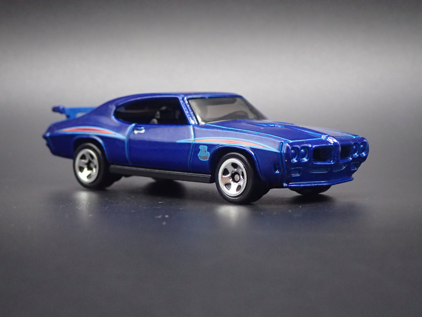 1970 70 PONTIAC GTO JUDGE BLUE 1/64 SCALE COLLECTIBLE DIORAMA DIECAST MODEL CAR