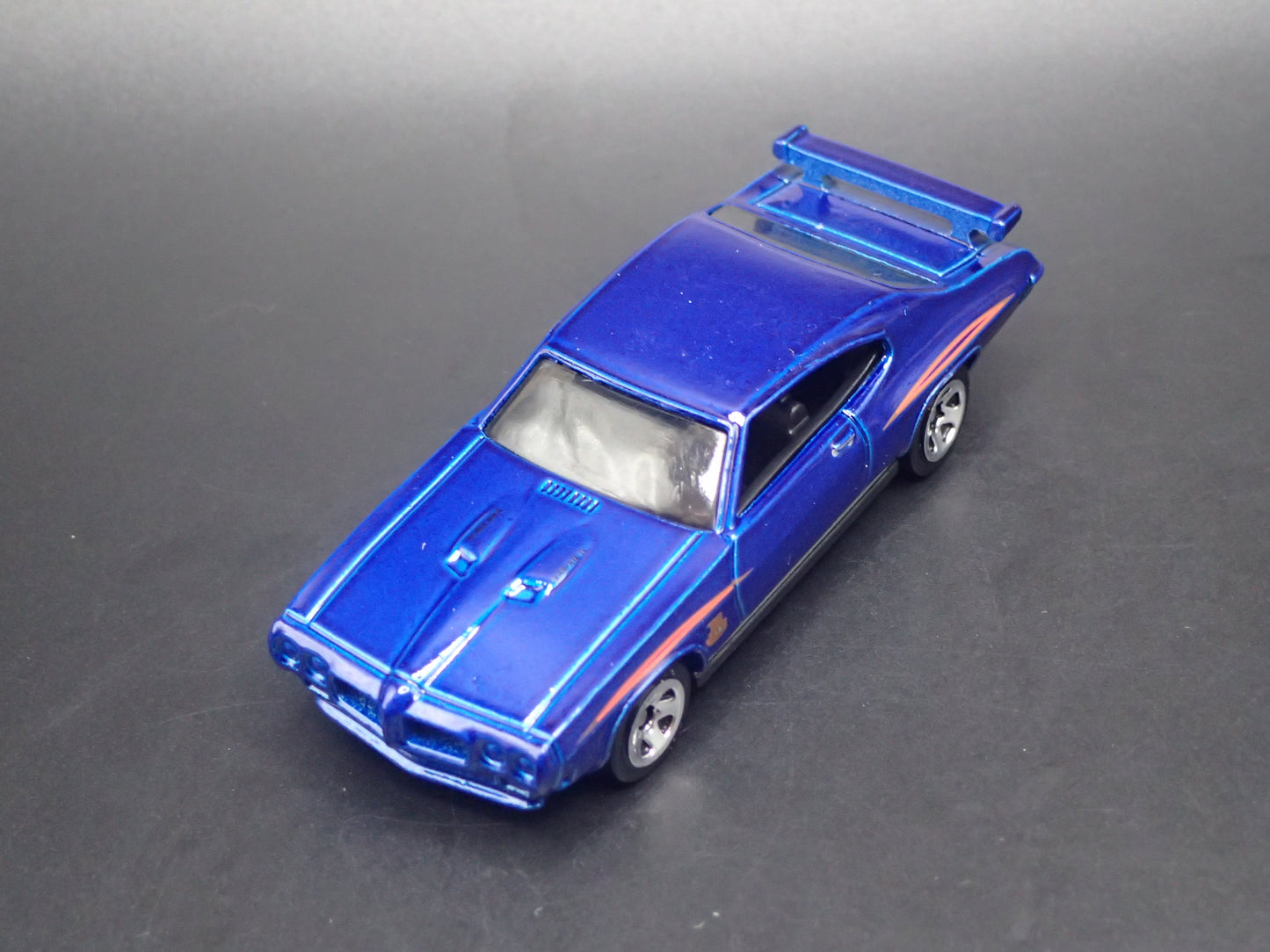 1970 70 PONTIAC GTO JUDGE BLUE 1/64 SCALE COLLECTIBLE DIORAMA DIECAST MODEL CAR