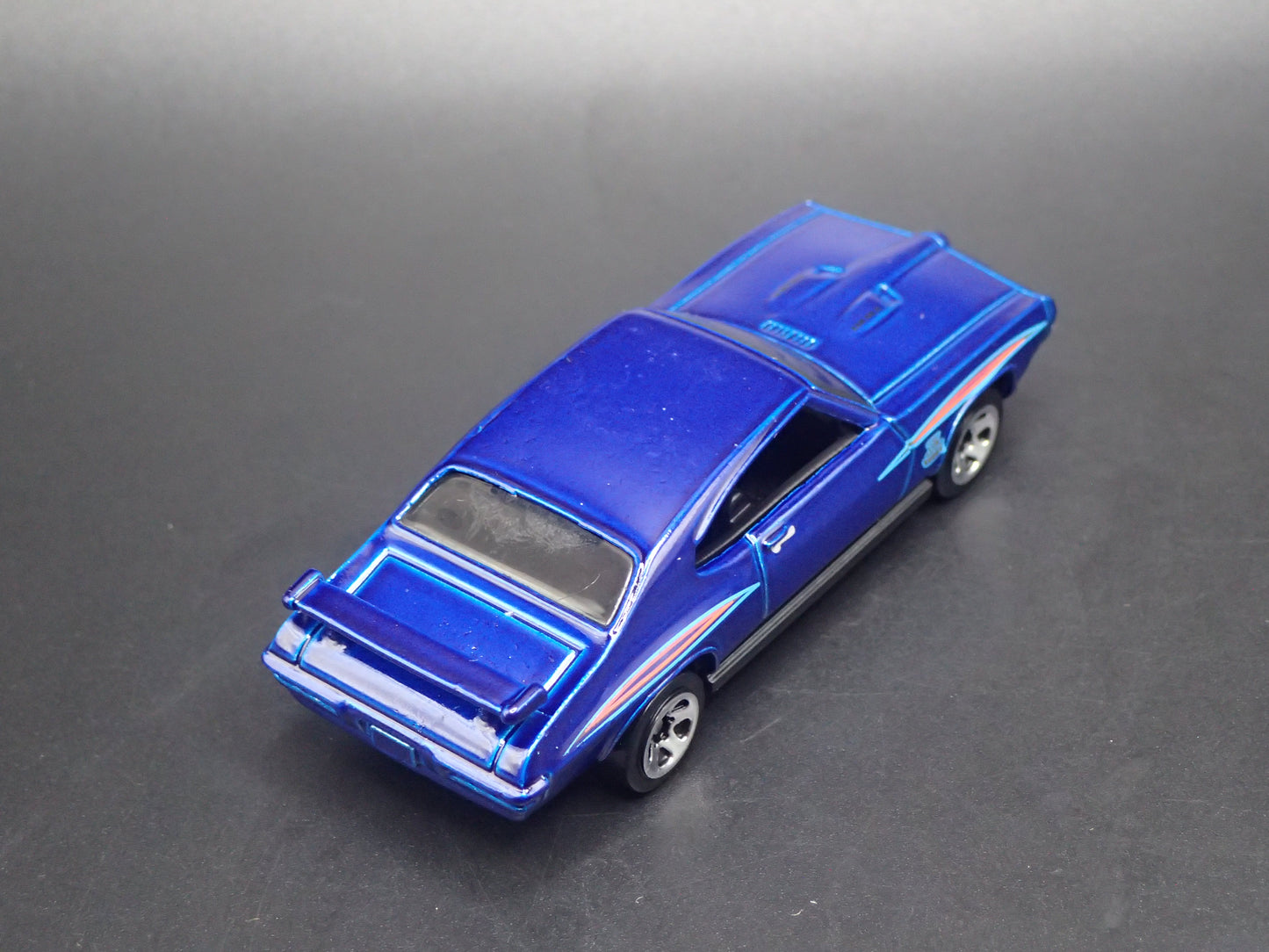 1970 70 PONTIAC GTO JUDGE BLUE 1/64 SCALE COLLECTIBLE DIORAMA DIECAST MODEL CAR