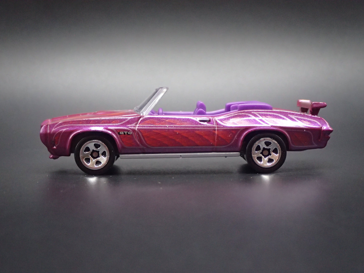 1970 70 PONTIAC GTO CONVERTIBLE 1/64 SCALE COLLECTIBLE DIORAMA DIECAST MODEL CAR