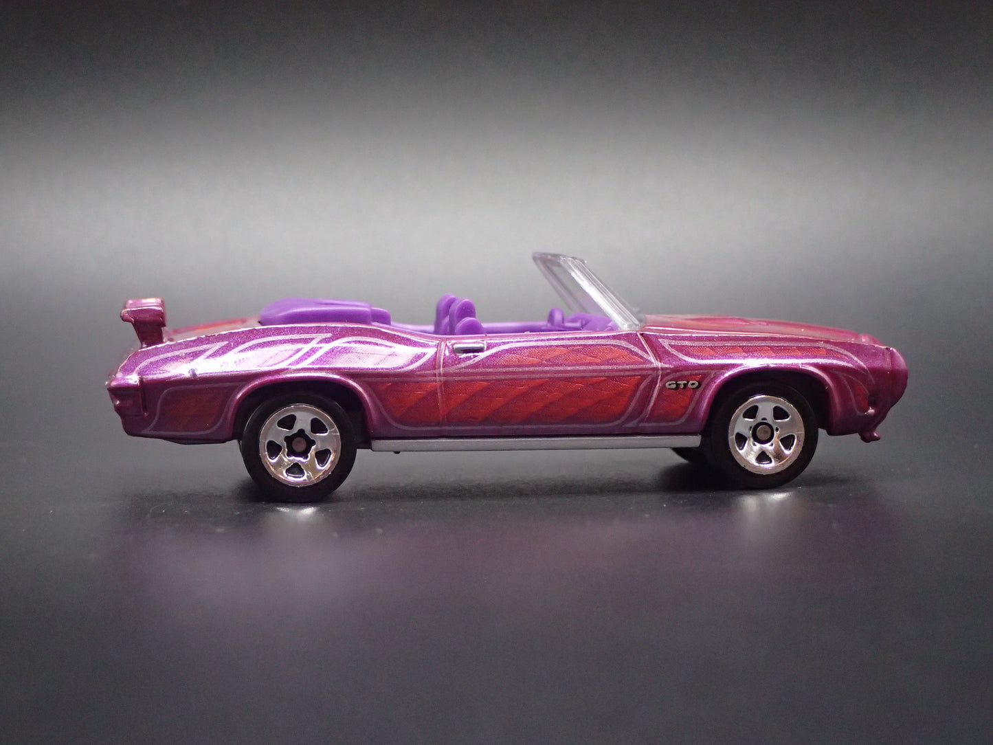 1970 70 PONTIAC GTO CONVERTIBLE 1/64 SCALE COLLECTIBLE DIORAMA DIECAST MODEL CAR