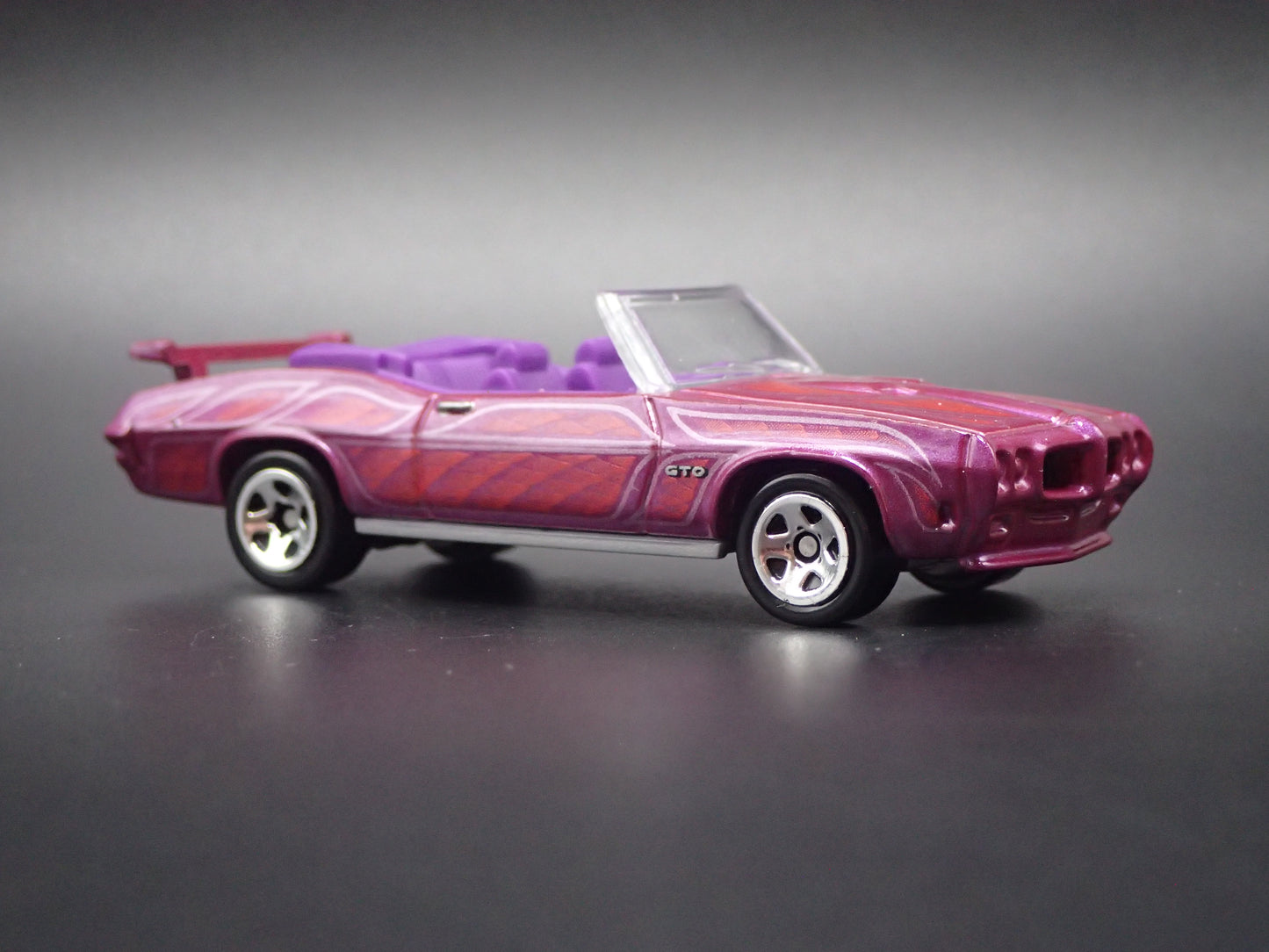 1970 70 PONTIAC GTO CONVERTIBLE 1/64 SCALE COLLECTIBLE DIORAMA DIECAST MODEL CAR