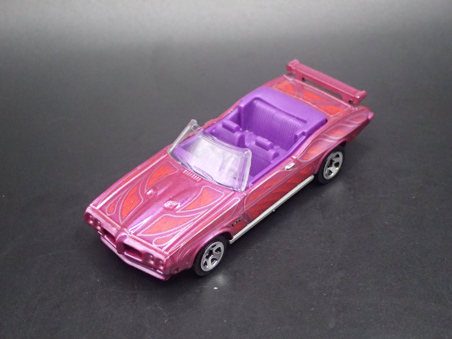 1970 70 PONTIAC GTO CONVERTIBLE 1/64 SCALE COLLECTIBLE DIORAMA DIECAST MODEL CAR