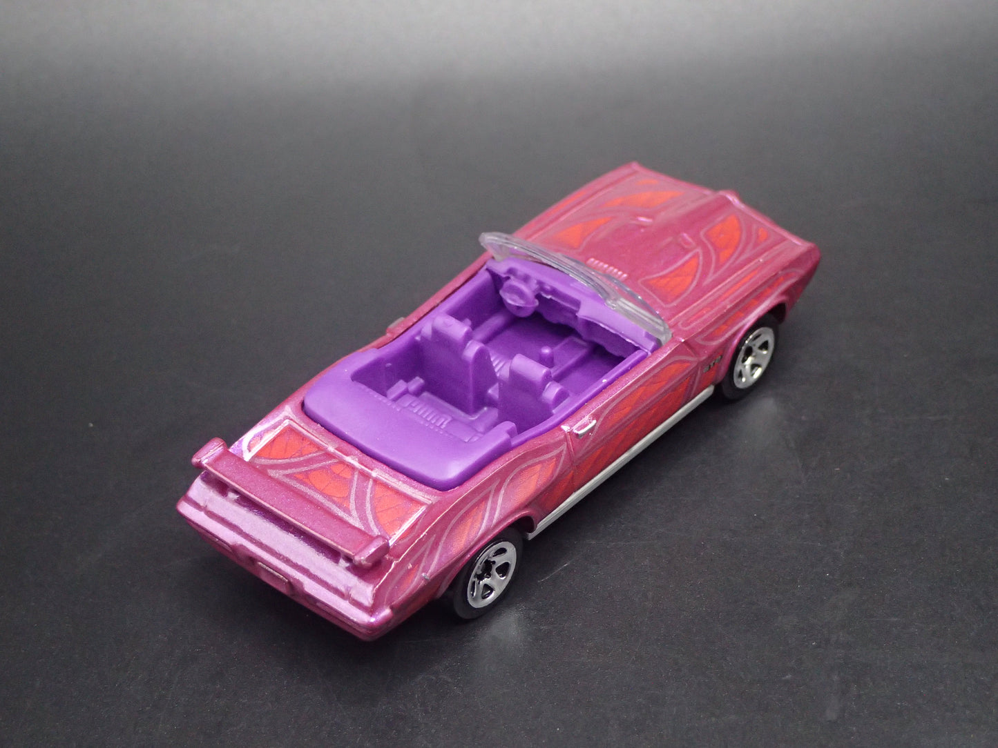 1970 70 PONTIAC GTO CONVERTIBLE 1/64 SCALE COLLECTIBLE DIORAMA DIECAST MODEL CAR