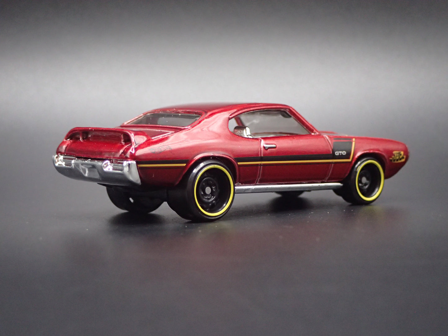 1969 69 PONTIAC GTO RED 1:64 SCALE DIORAMA DIECAST MODEL CAR