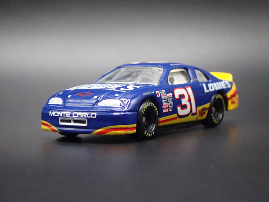 1997 CHEVY CHEVROLET MONTE CARLO 31 MIKE SKINNER LOWES NASCAR 1:64 DIECAST CAR