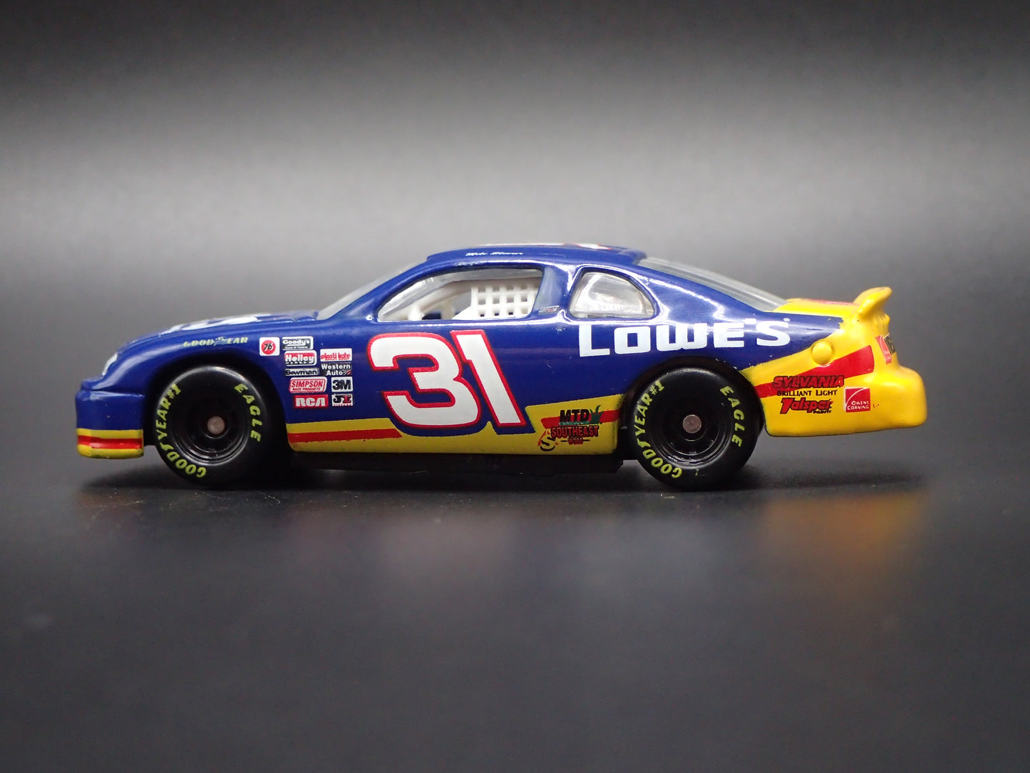 1997 CHEVY CHEVROLET MONTE CARLO 31 MIKE SKINNER LOWES NASCAR 1:64 DIECAST CAR