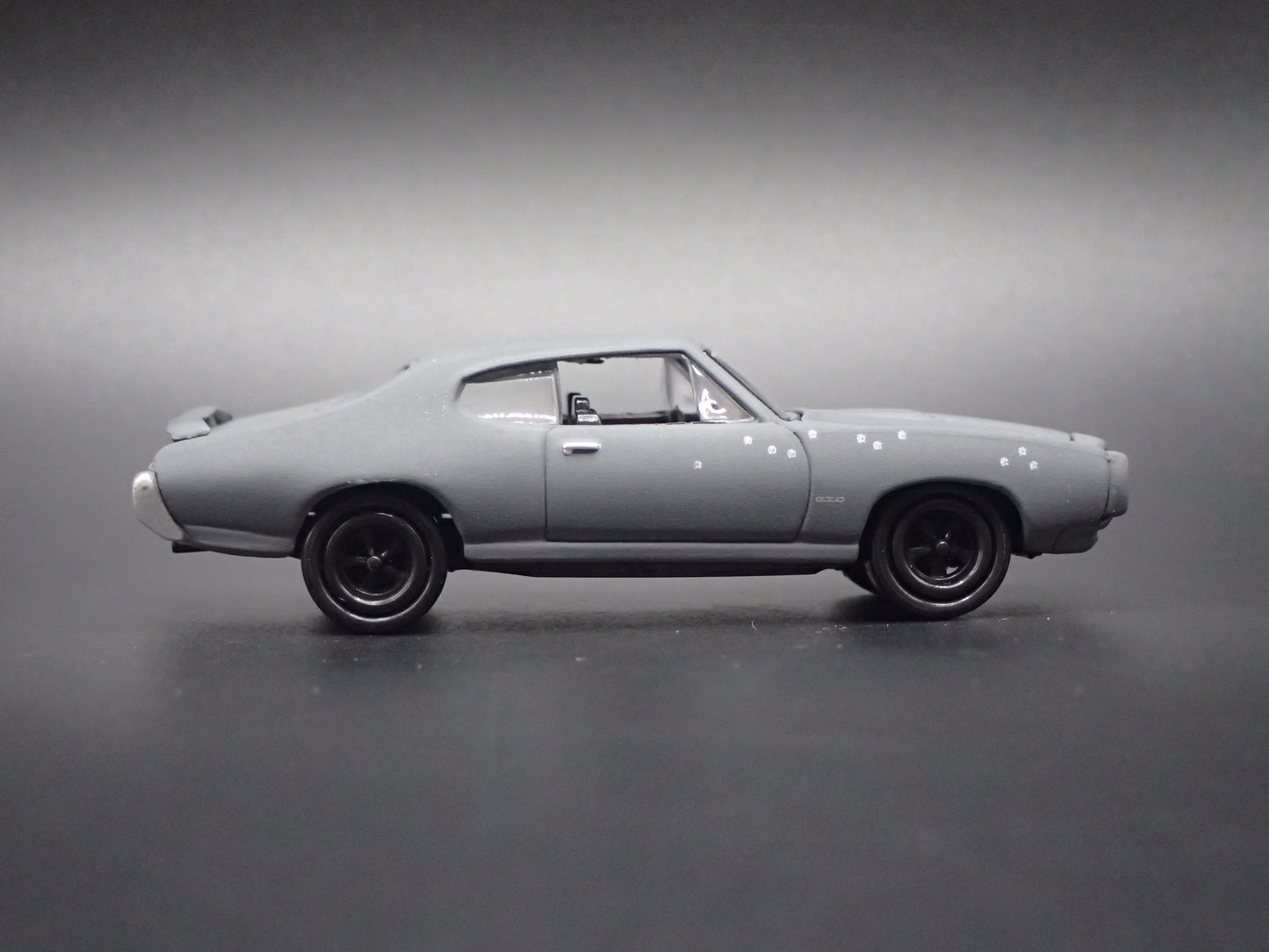 1969 69 PONTIAC GTO THE PUNISHER 1:64 SCALE DIORAMA DIECAST MODEL CAR