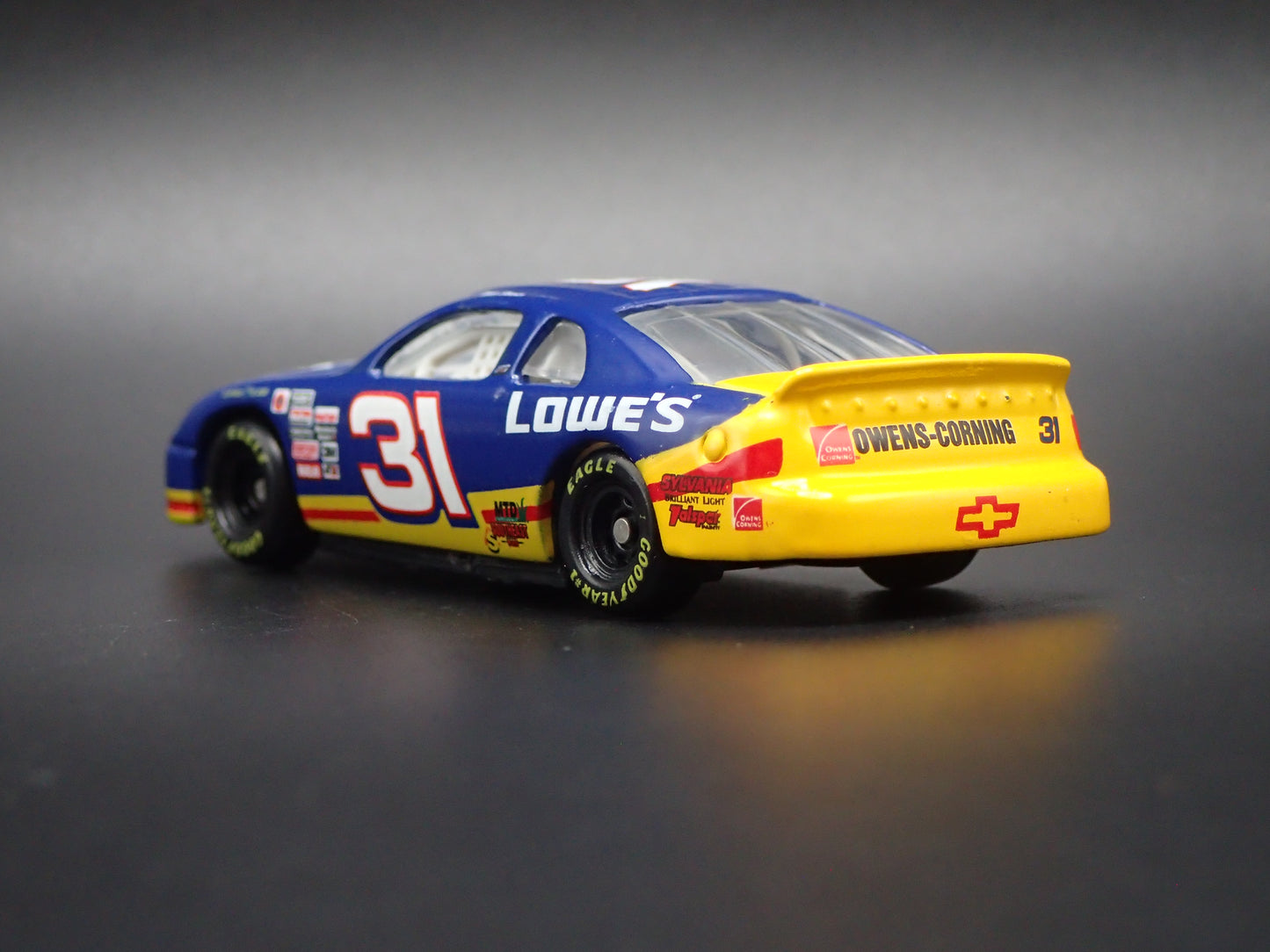 1997 CHEVY CHEVROLET MONTE CARLO 31 MIKE SKINNER LOWES NASCAR 1:64 DIECAST CAR