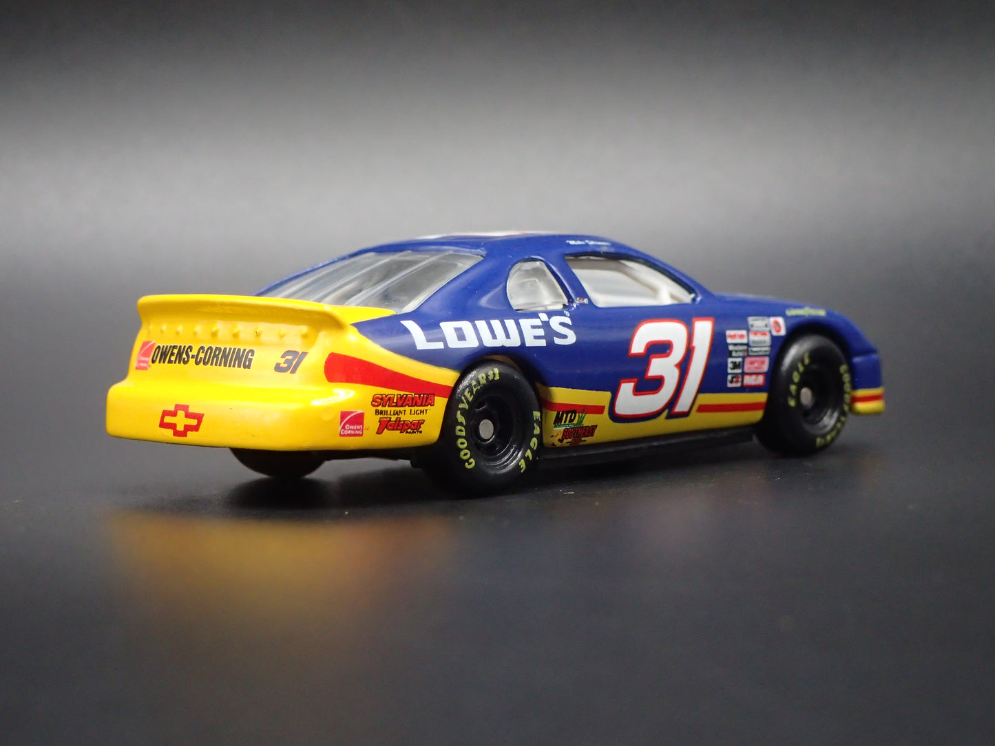 1997 CHEVY CHEVROLET MONTE CARLO 31 MIKE SKINNER LOWES NASCAR 1:64 DIECAST CAR