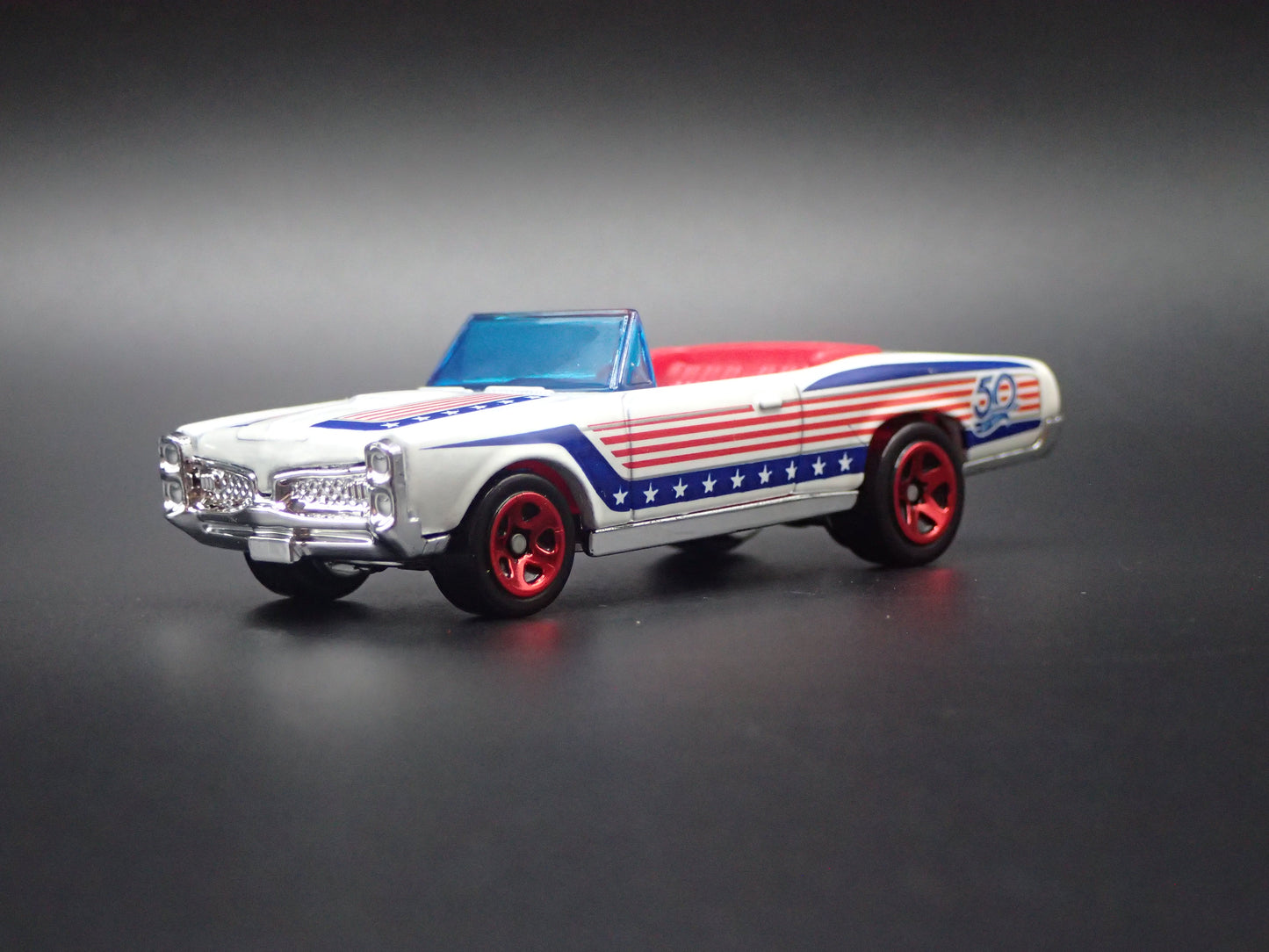 1967 67 PONTIAC GTO CONVERTIBLE WHITE 1:64 SCALE COLLECTIBLE DIECAST MODEL CAR