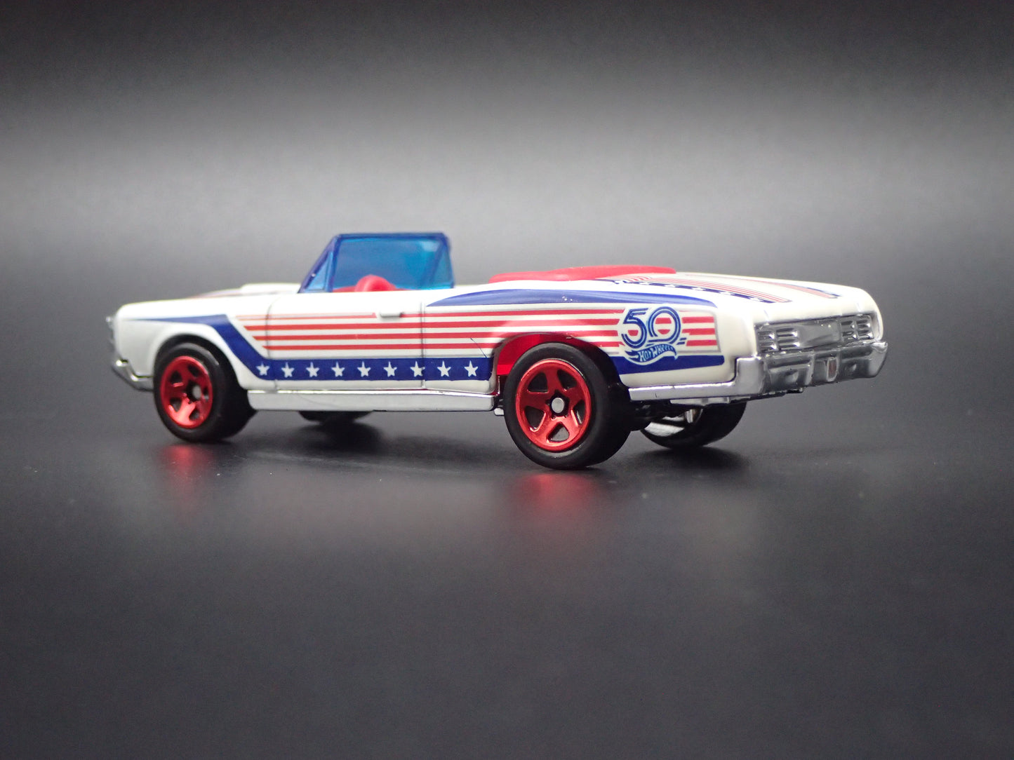 1967 67 PONTIAC GTO CONVERTIBLE WHITE 1:64 SCALE COLLECTIBLE DIECAST MODEL CAR