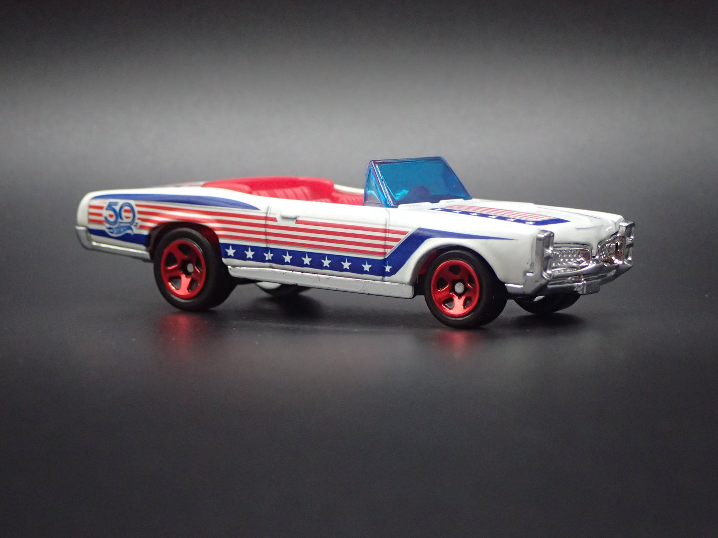 1967 67 PONTIAC GTO CONVERTIBLE WHITE 1:64 SCALE COLLECTIBLE DIECAST MODEL CAR