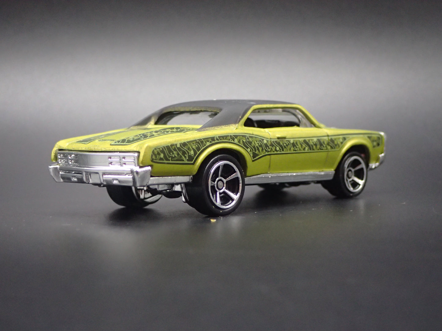 1967 PONTIAC GTO GREEN 1:64 SCALE LIMITED COLLECTIBLE DIORAMA DIECAST MODEL CAR