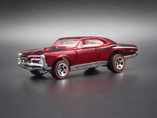 1967 PONTIAC GTO RED 1:64 SCALE LIMITED COLLECTIBLE DIORAMA DIECAST MODEL CAR