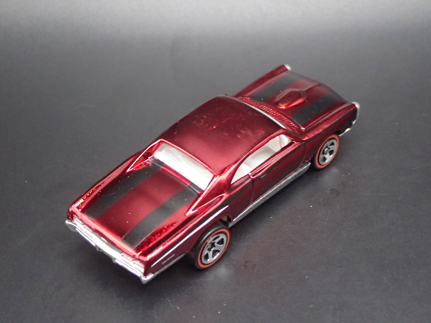 1967 PONTIAC GTO RED 1:64 SCALE LIMITED COLLECTIBLE DIORAMA DIECAST MODEL CAR