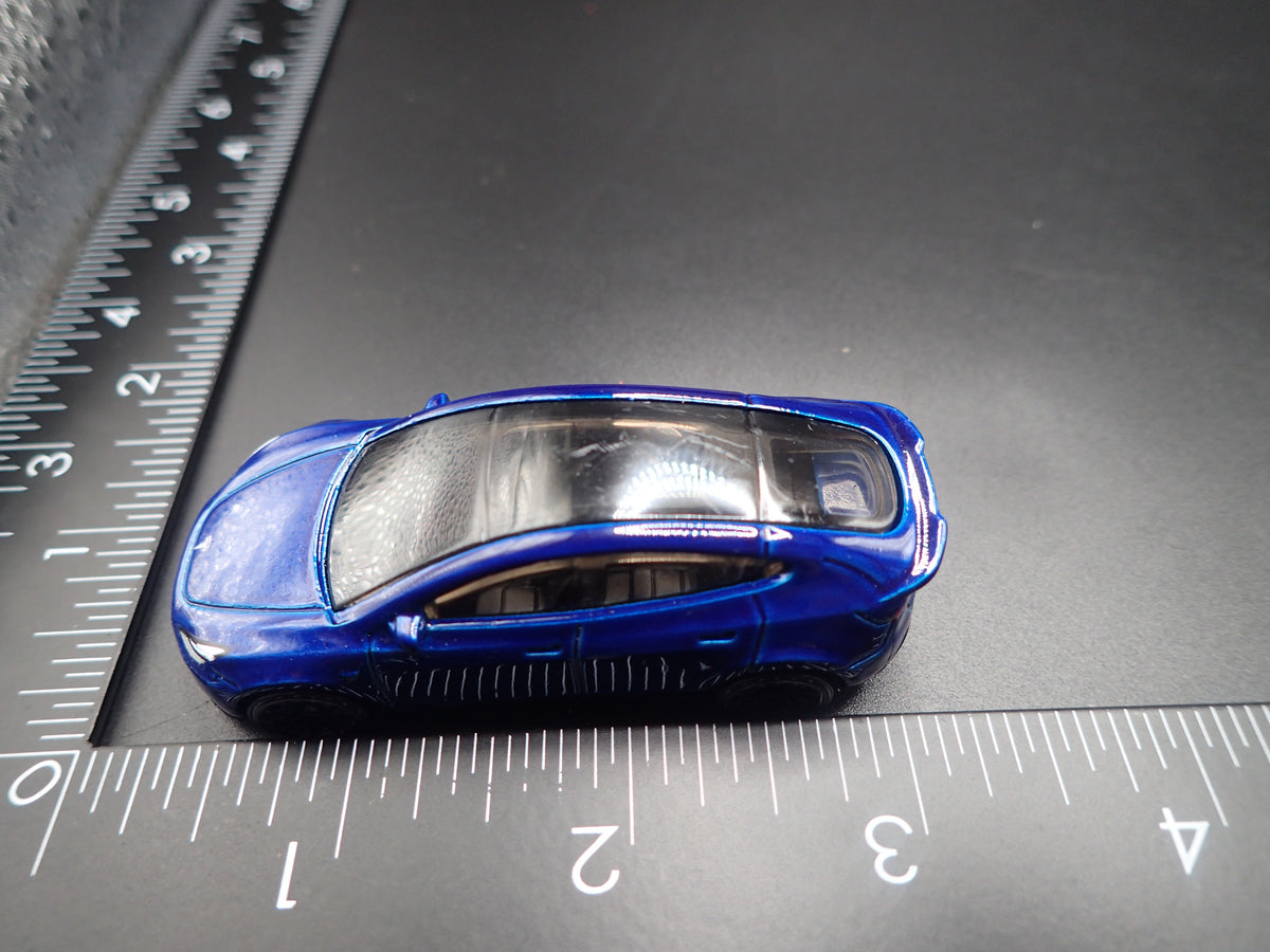 2020-2025 TESLA MODEL Y SUV 1:64 SCALE COLLECTIBLE DIORAMA DIECAST MODEL CAR