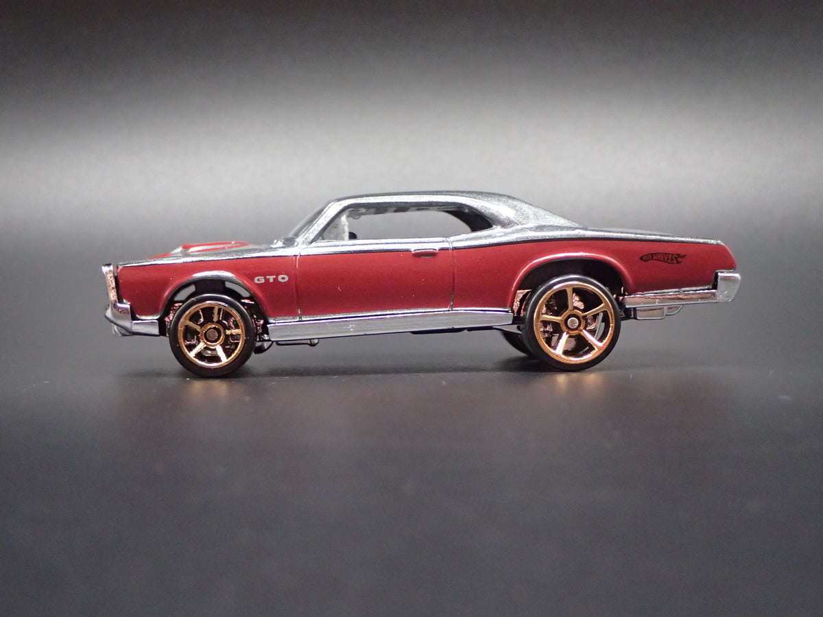 1967 67 PONTIAC GTO 1/64 SCALE LIMITED COLLECTIBLE DIORAMA DIECAST MODEL CAR