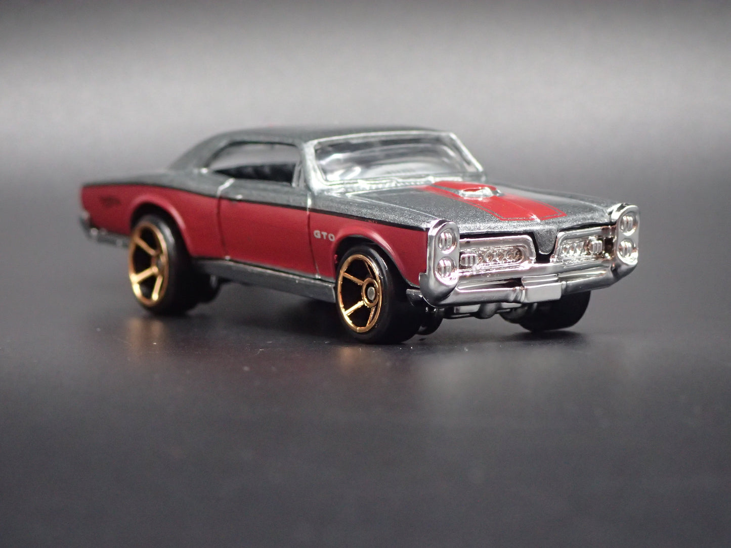 1967 67 PONTIAC GTO 1/64 SCALE LIMITED COLLECTIBLE DIORAMA DIECAST MODEL CAR