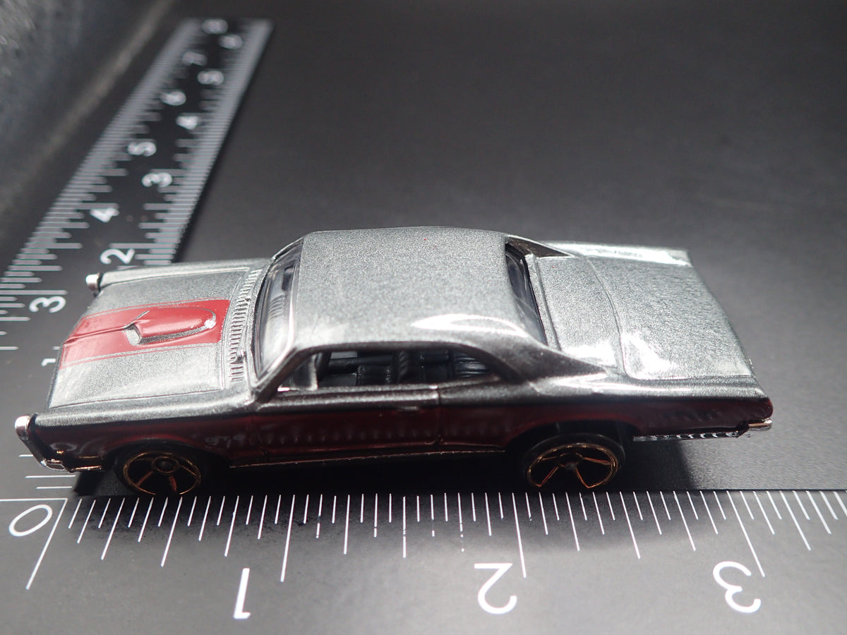 1967 67 PONTIAC GTO 1/64 SCALE LIMITED COLLECTIBLE DIORAMA DIECAST MODEL CAR