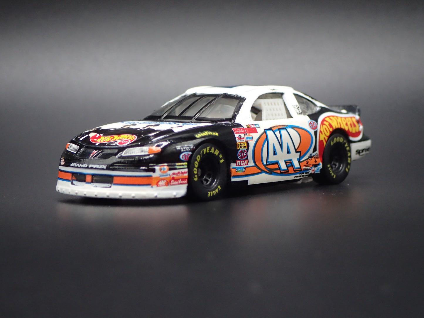 1998 98 PONTIAC GRAND PRIX KYLE PETTY NASCAR HW 1:64 SCALE DIECAST MODEL CAR