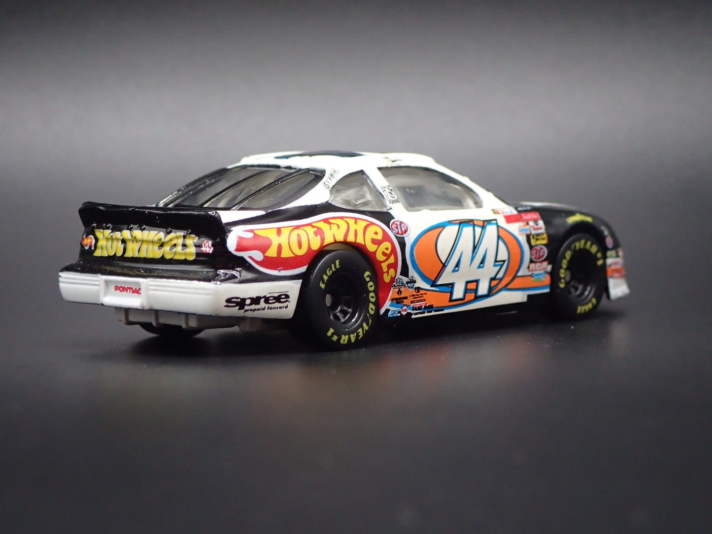 1998 98 PONTIAC GRAND PRIX KYLE PETTY NASCAR HW 1:64 SCALE DIECAST MODEL CAR