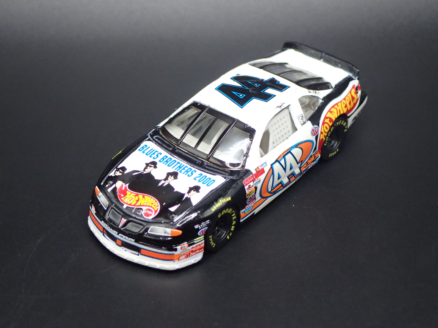 1998 98 PONTIAC GRAND PRIX KYLE PETTY NASCAR HW 1:64 SCALE DIECAST MODEL CAR