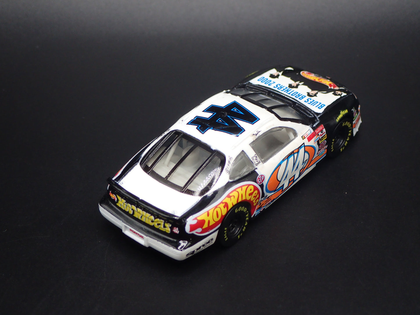 1998 98 PONTIAC GRAND PRIX KYLE PETTY NASCAR HW 1:64 SCALE DIECAST MODEL CAR