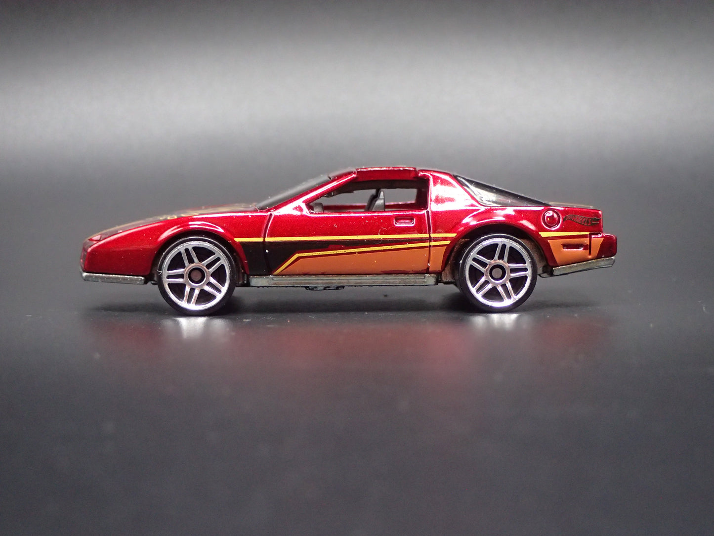 1980 80 PONTIAC FIREBIRD RARE. 1:64 SCALE COLLECTIBLE DIORAMA DIECAST MODEL CAR