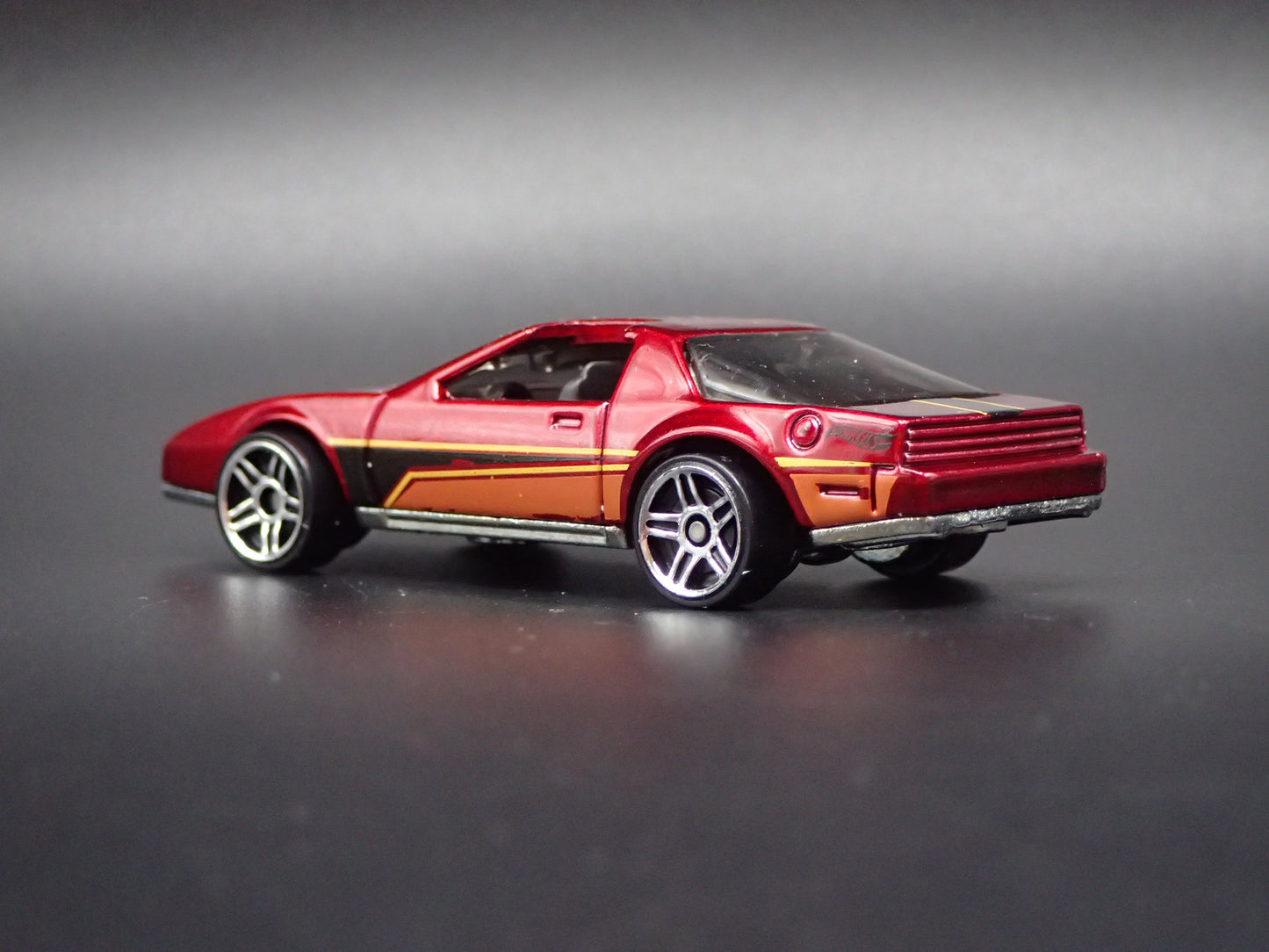 1980 80 PONTIAC FIREBIRD RARE. 1:64 SCALE COLLECTIBLE DIORAMA DIECAST MODEL CAR