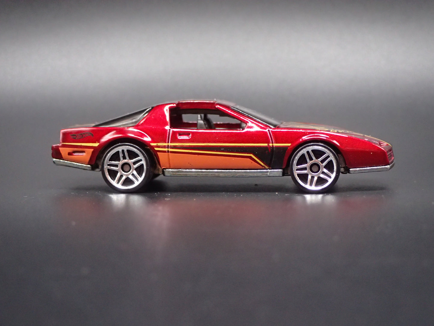 1980 80 PONTIAC FIREBIRD RARE. 1:64 SCALE COLLECTIBLE DIORAMA DIECAST MODEL CAR